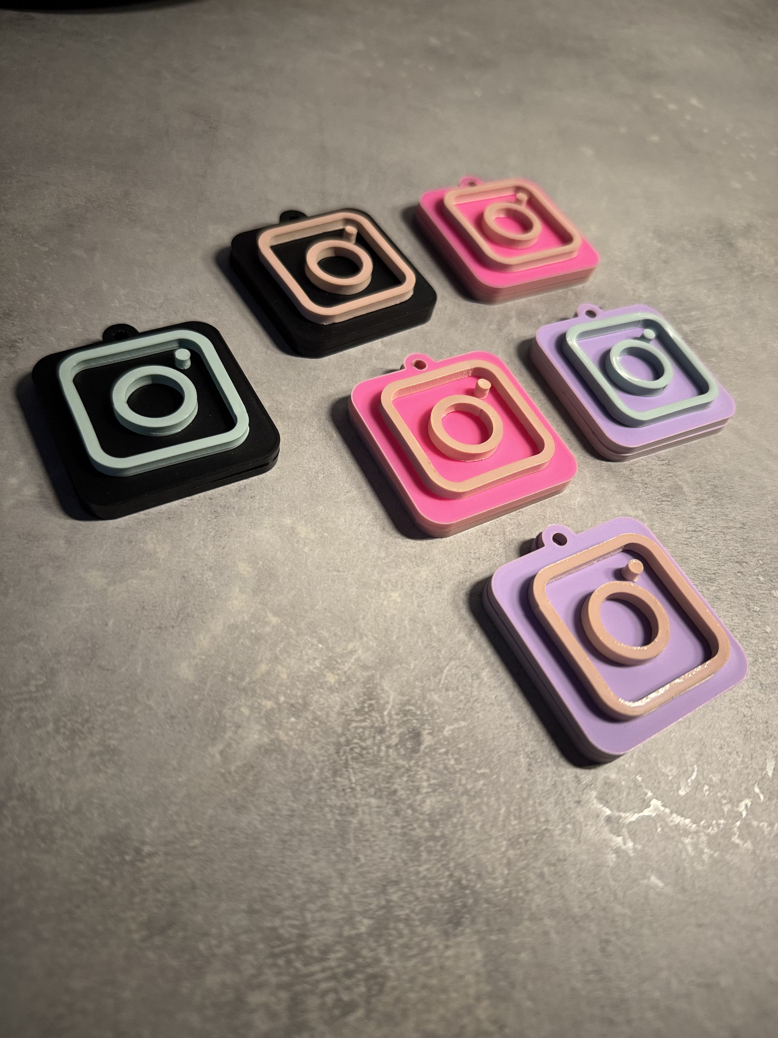 Interaktyvus INSTAGRAM pakabukas