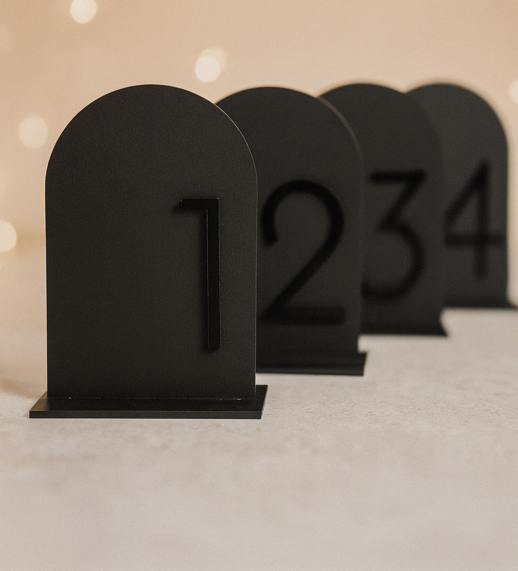 Pastatomi akriliniai stalo numeriai