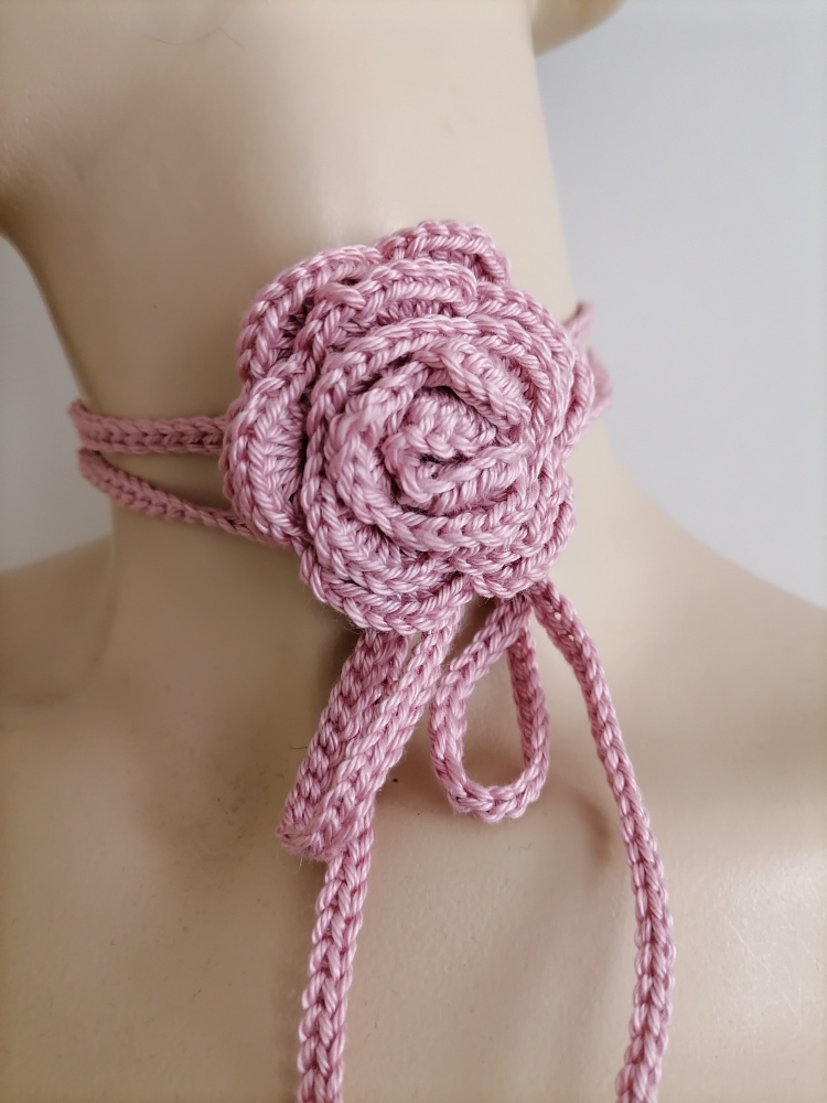 Crochet flower choker