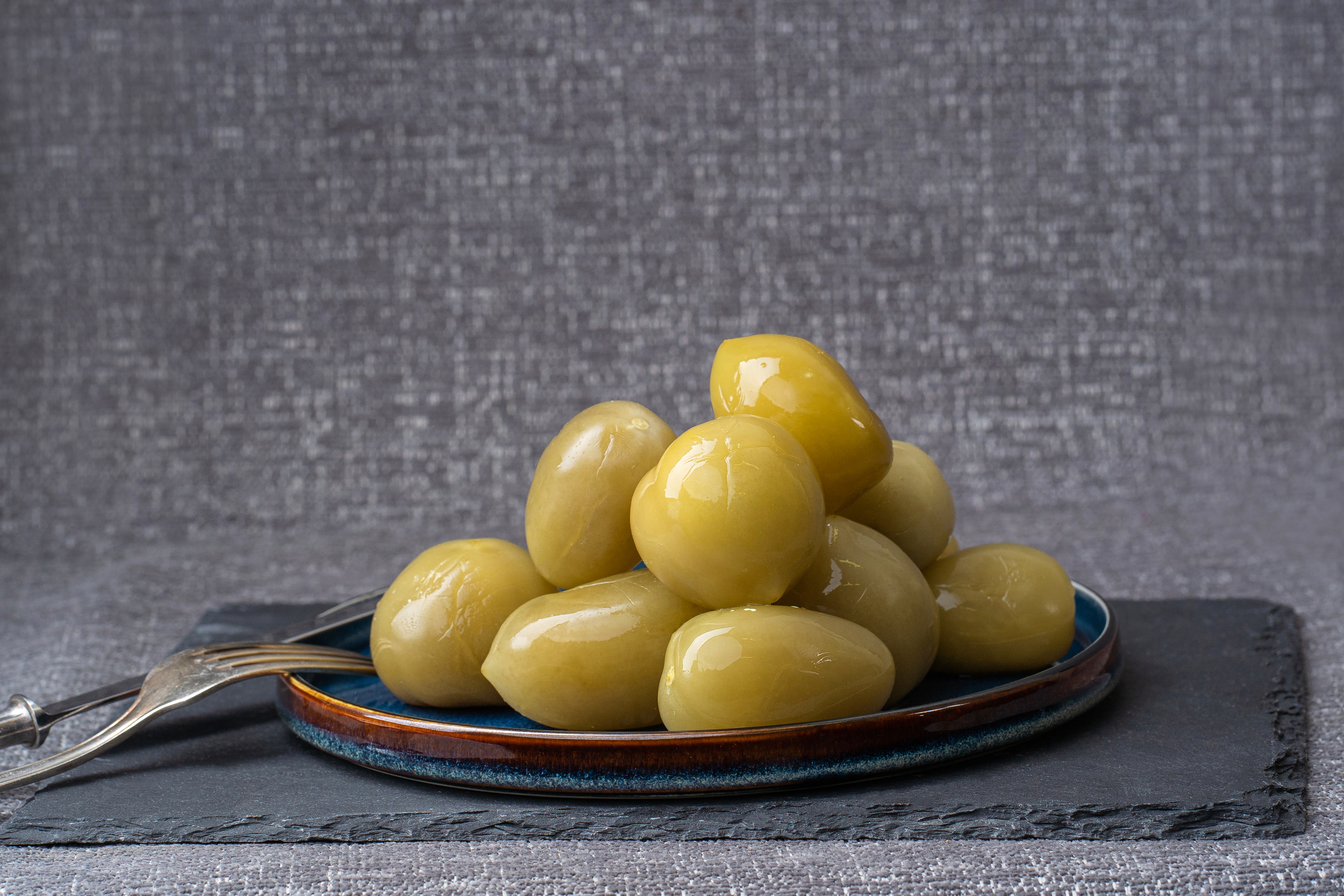 Rauginti žali pomidorai