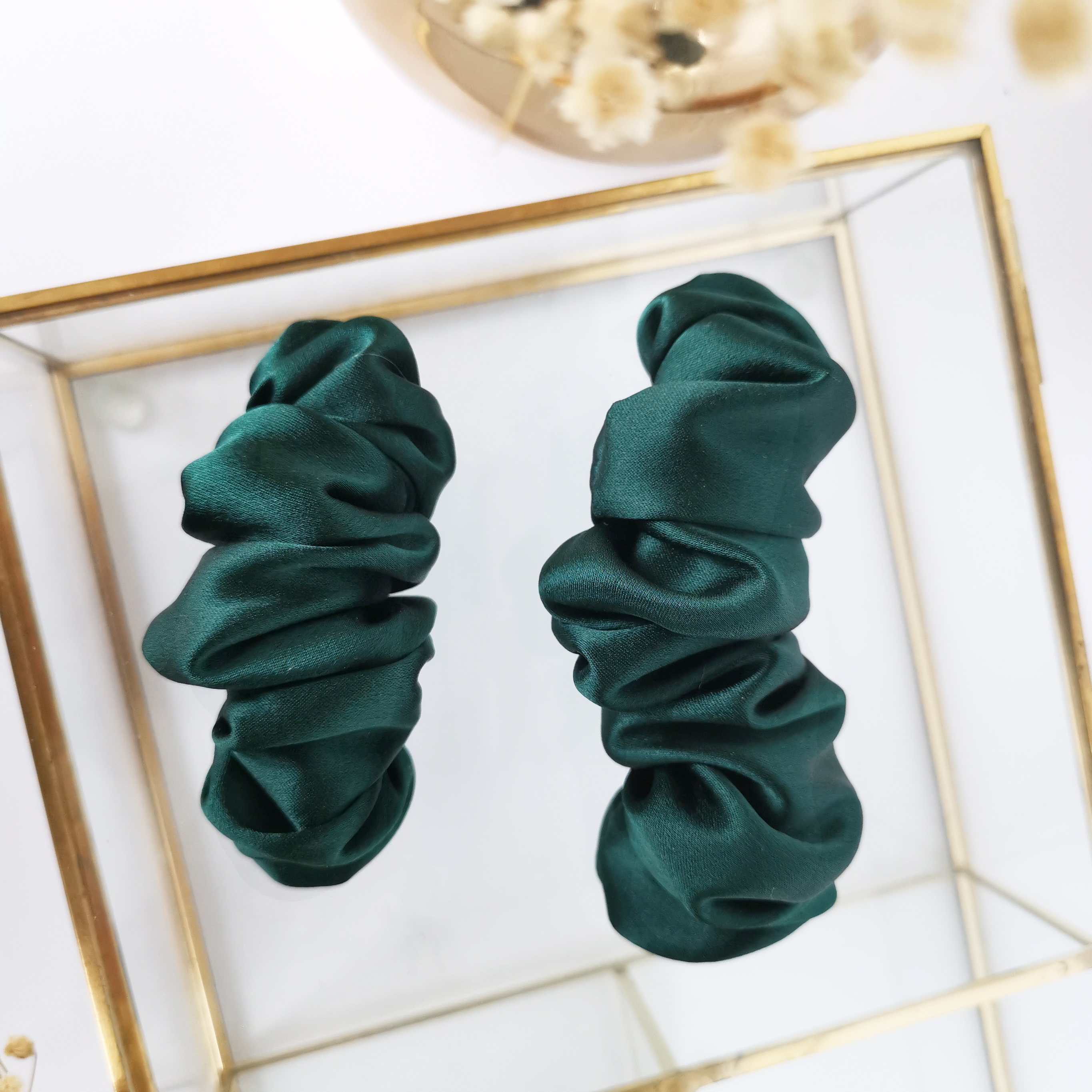 Tamsiai Žalias Šilkinis Segtukas