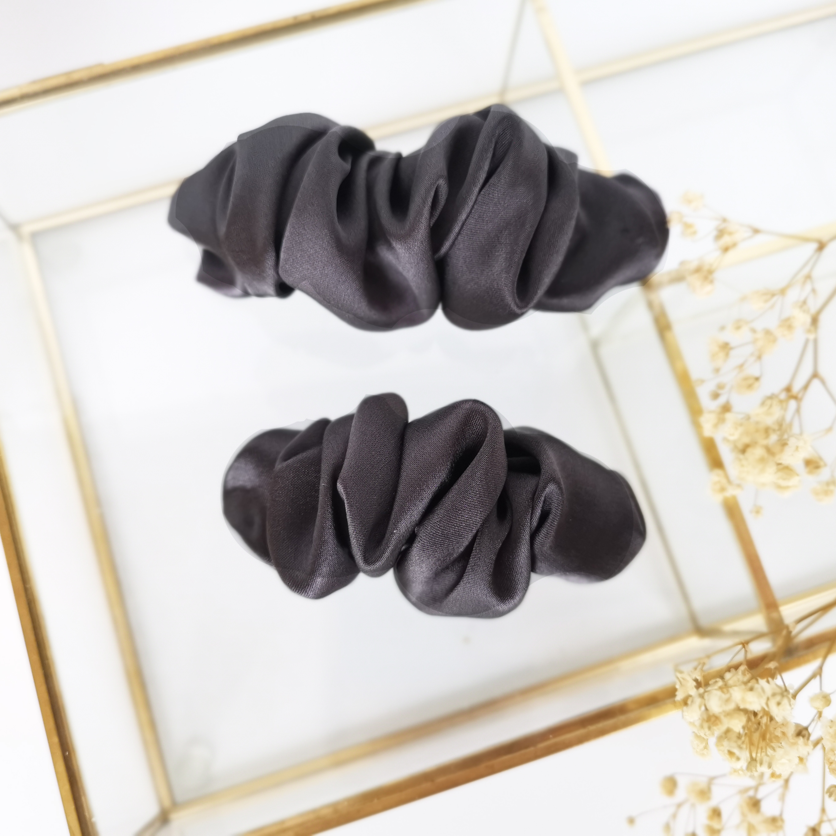 Tamsiai Pilkas Šilkinis Segtukas