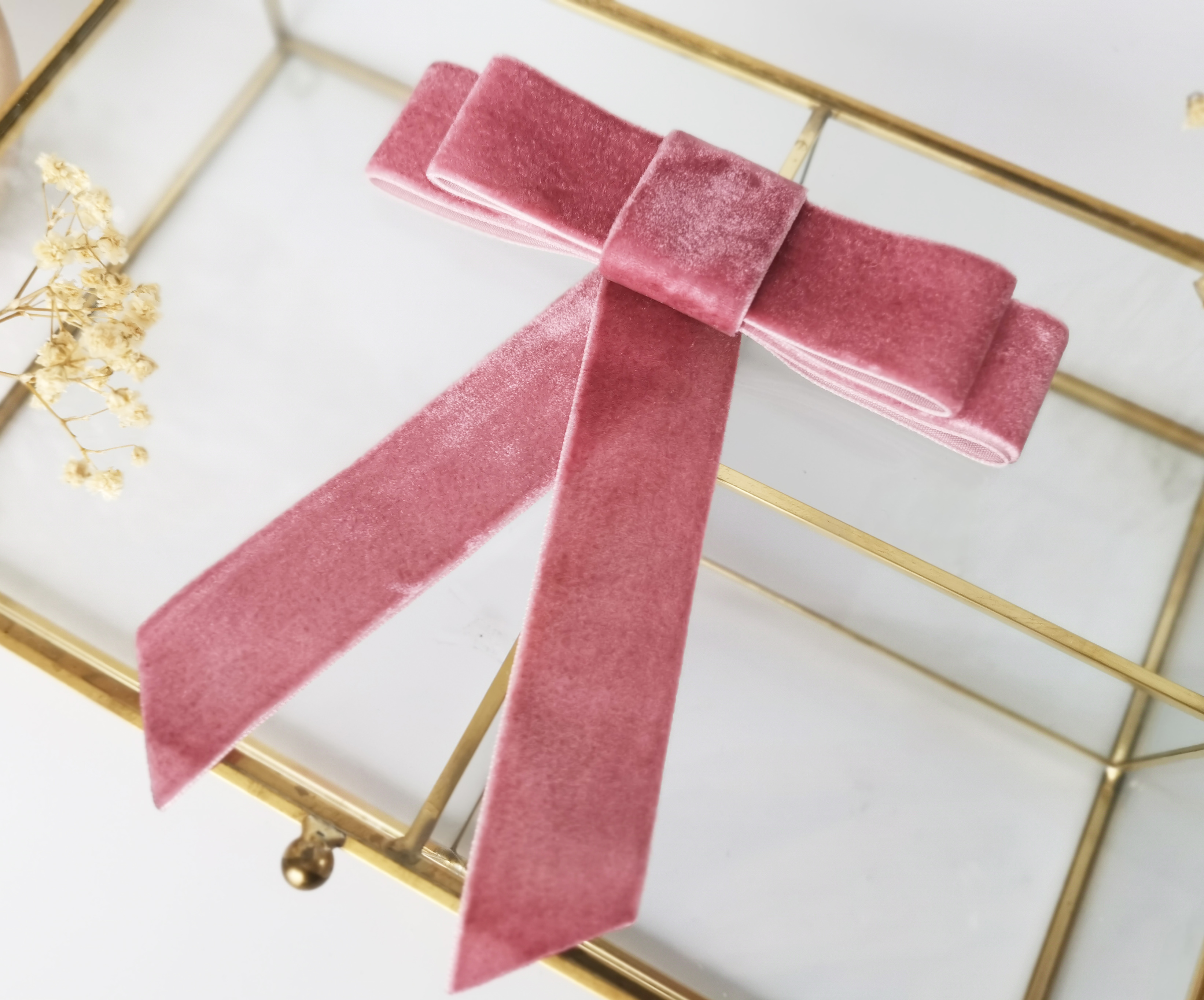 Aksominis Segtukas, PELENŲ ROŽINĖ