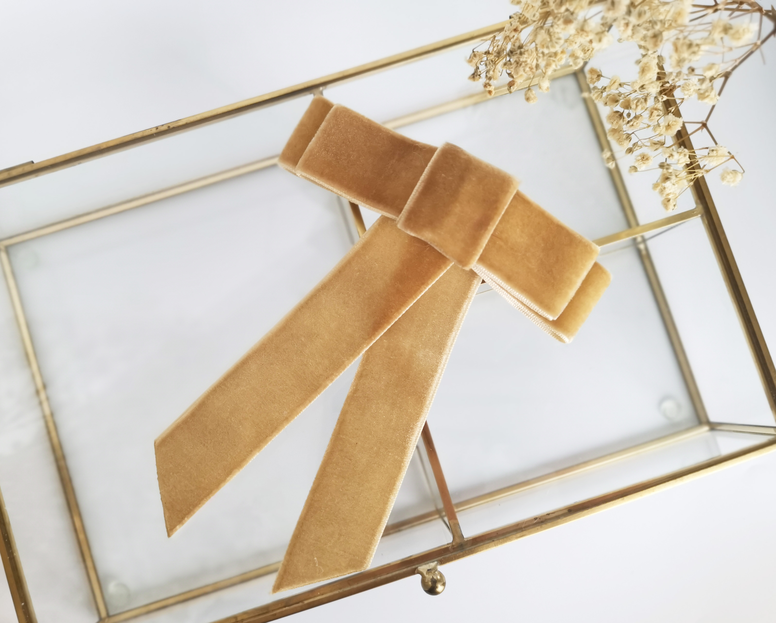 Aksominis Segtukas, KARAMELĖ