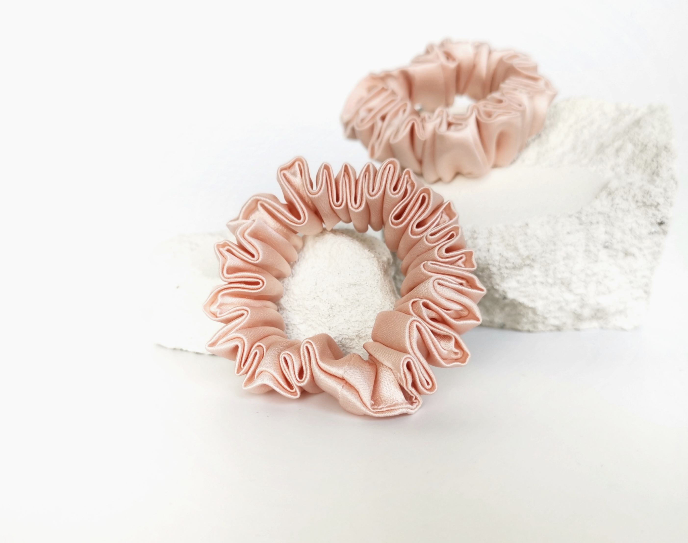 Šviesi Persikinė Šilkinė Gumytė