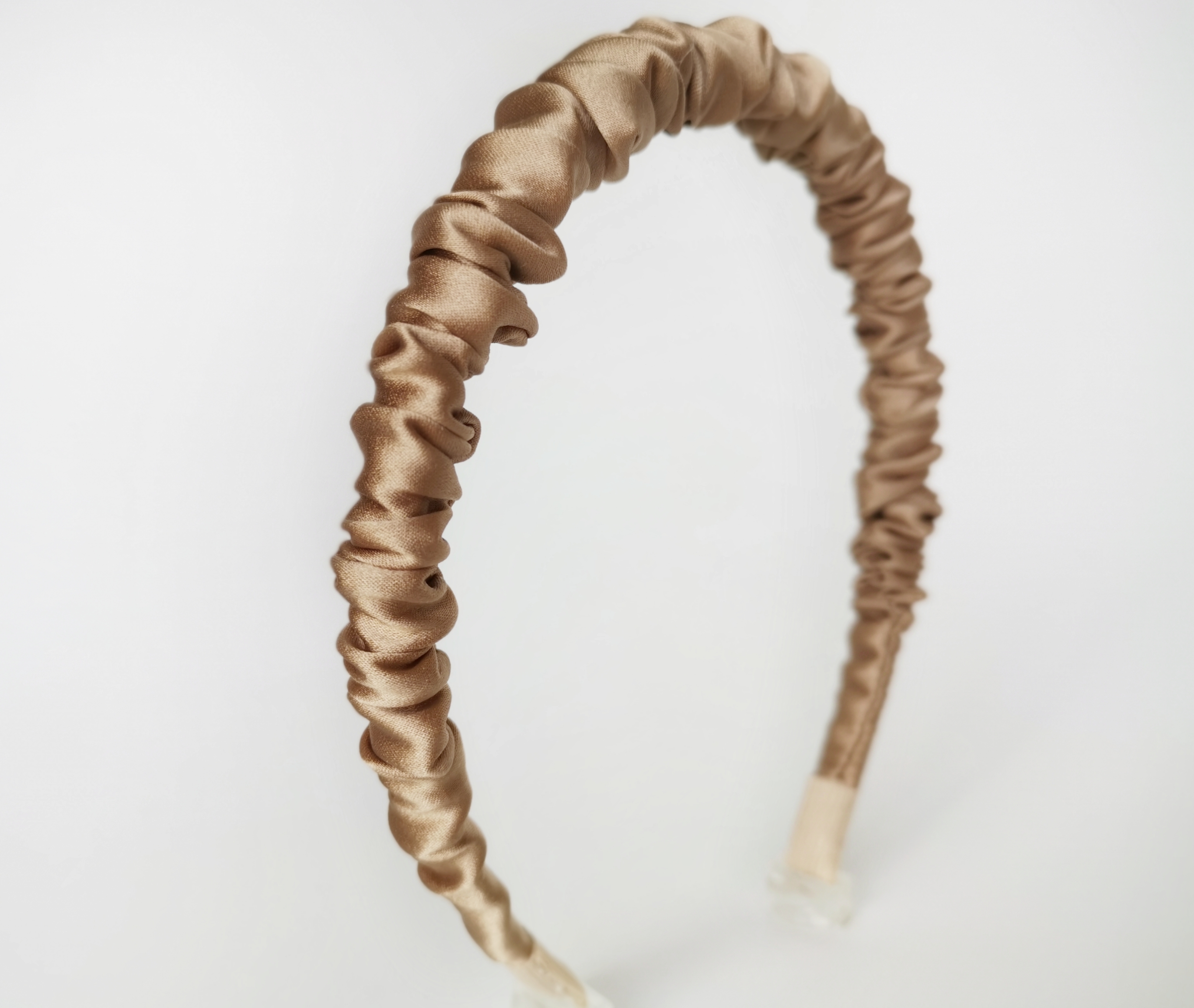 Plaukų lankelis - siauras, natūralaus šilko. AUKSINIS