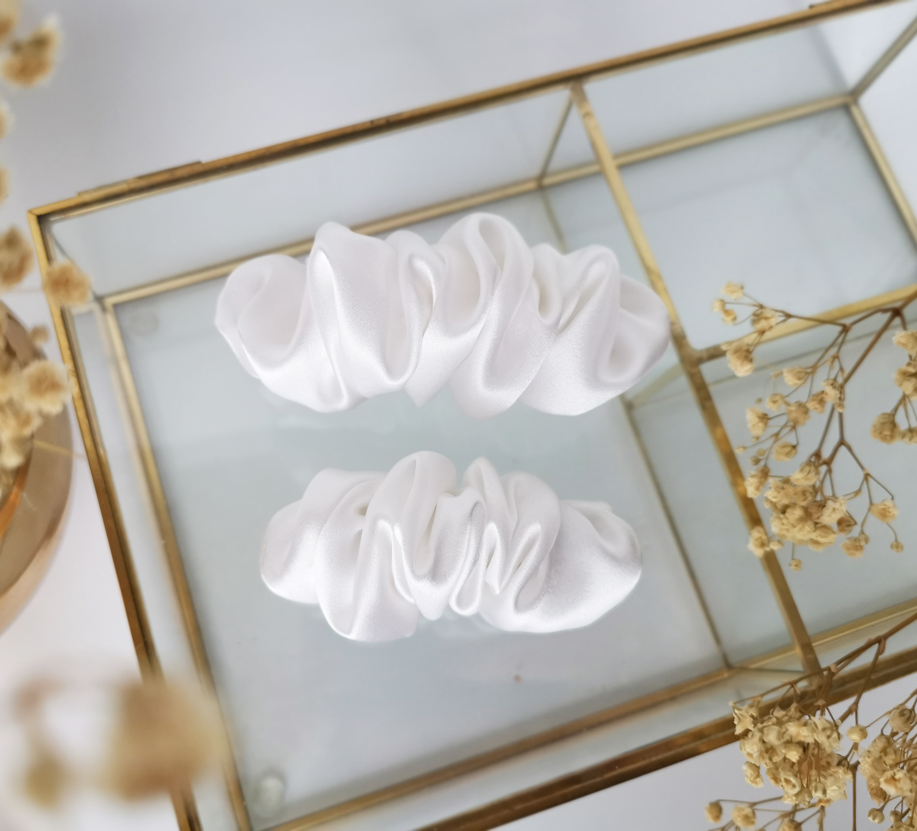 Baltas Šilkinis Segtukas