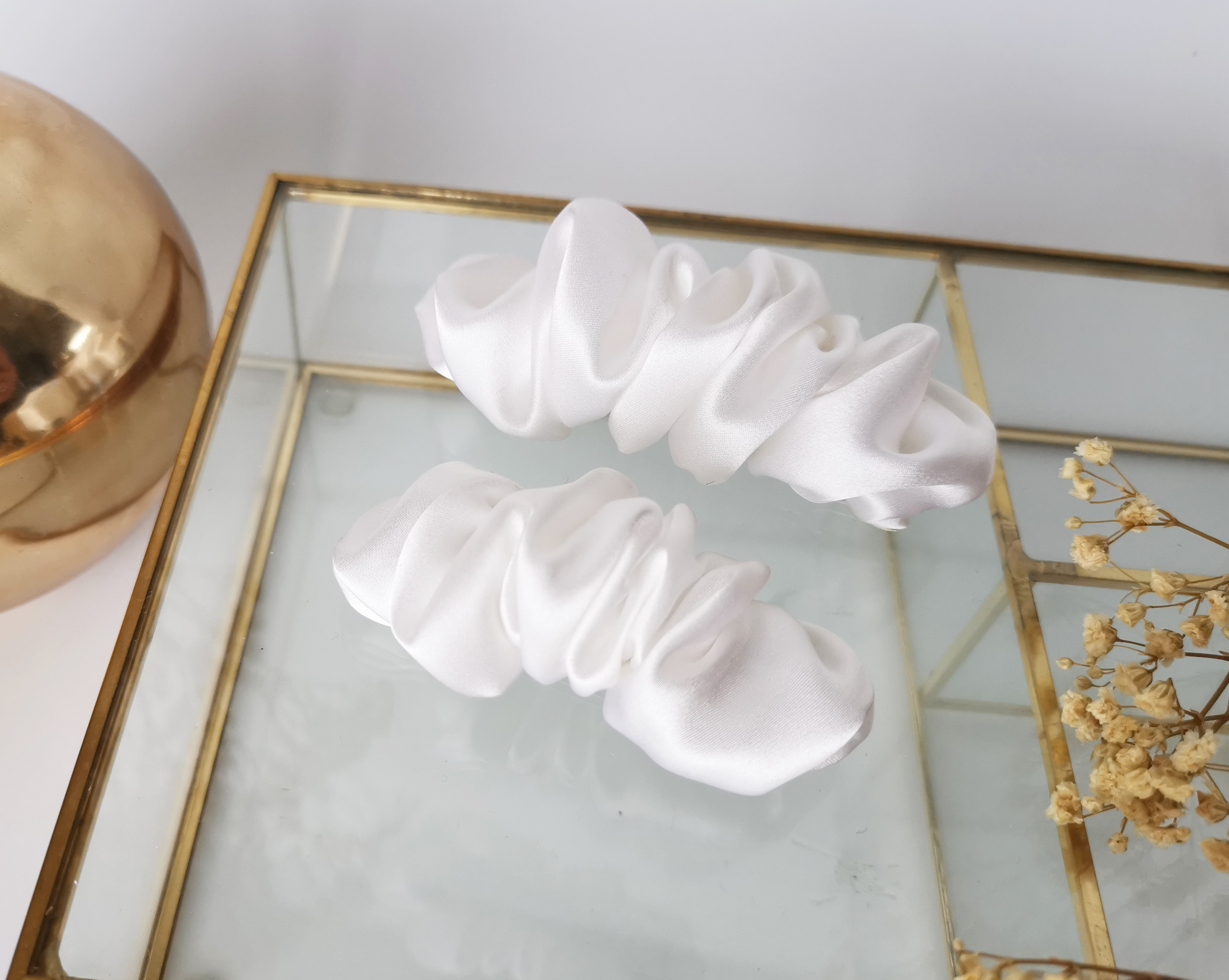 Baltas Šilkinis Segtukas