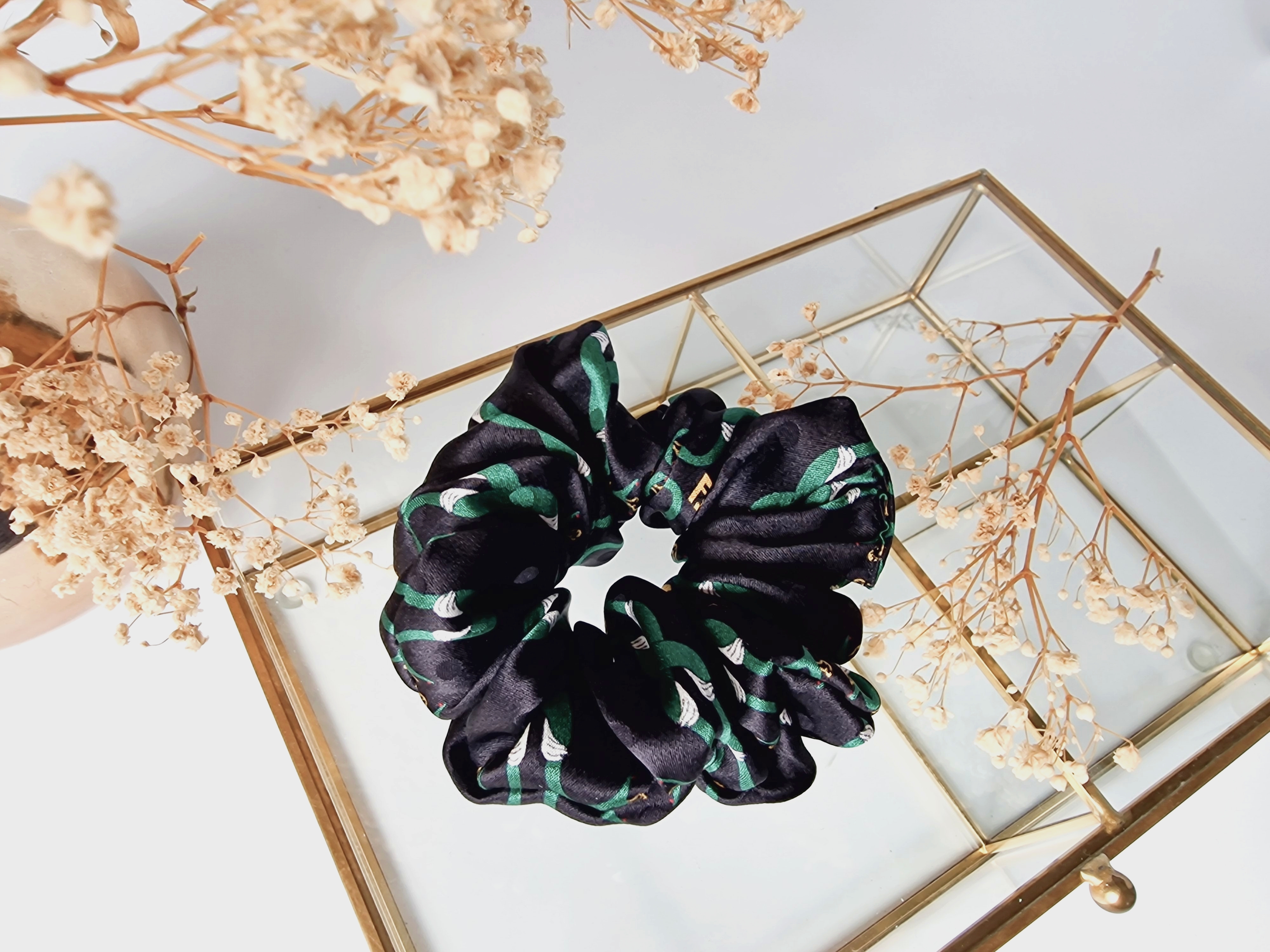 Juodai Žalia Šilkinė Gumytė