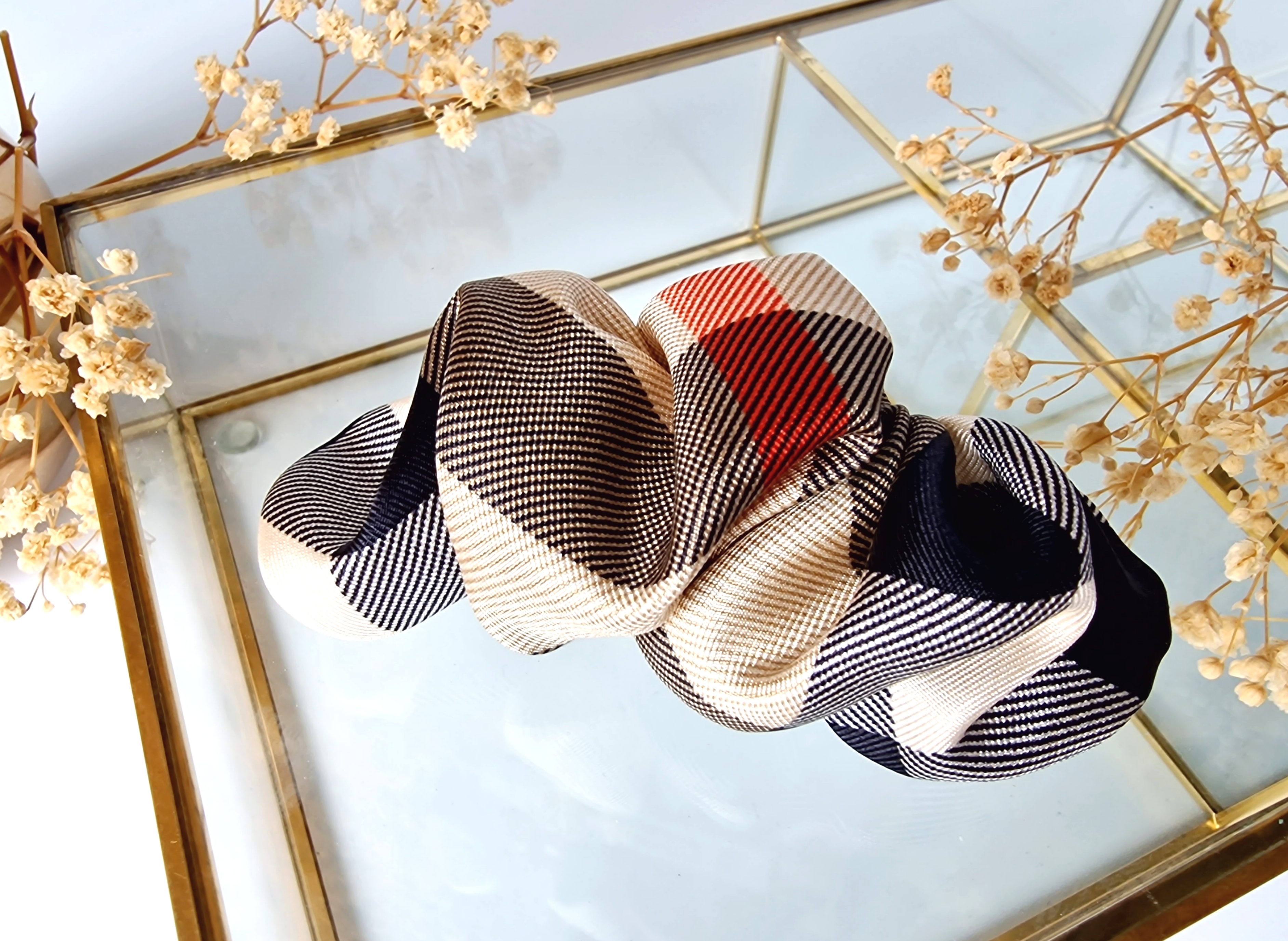 Rusvas Šilkinis Segtukas