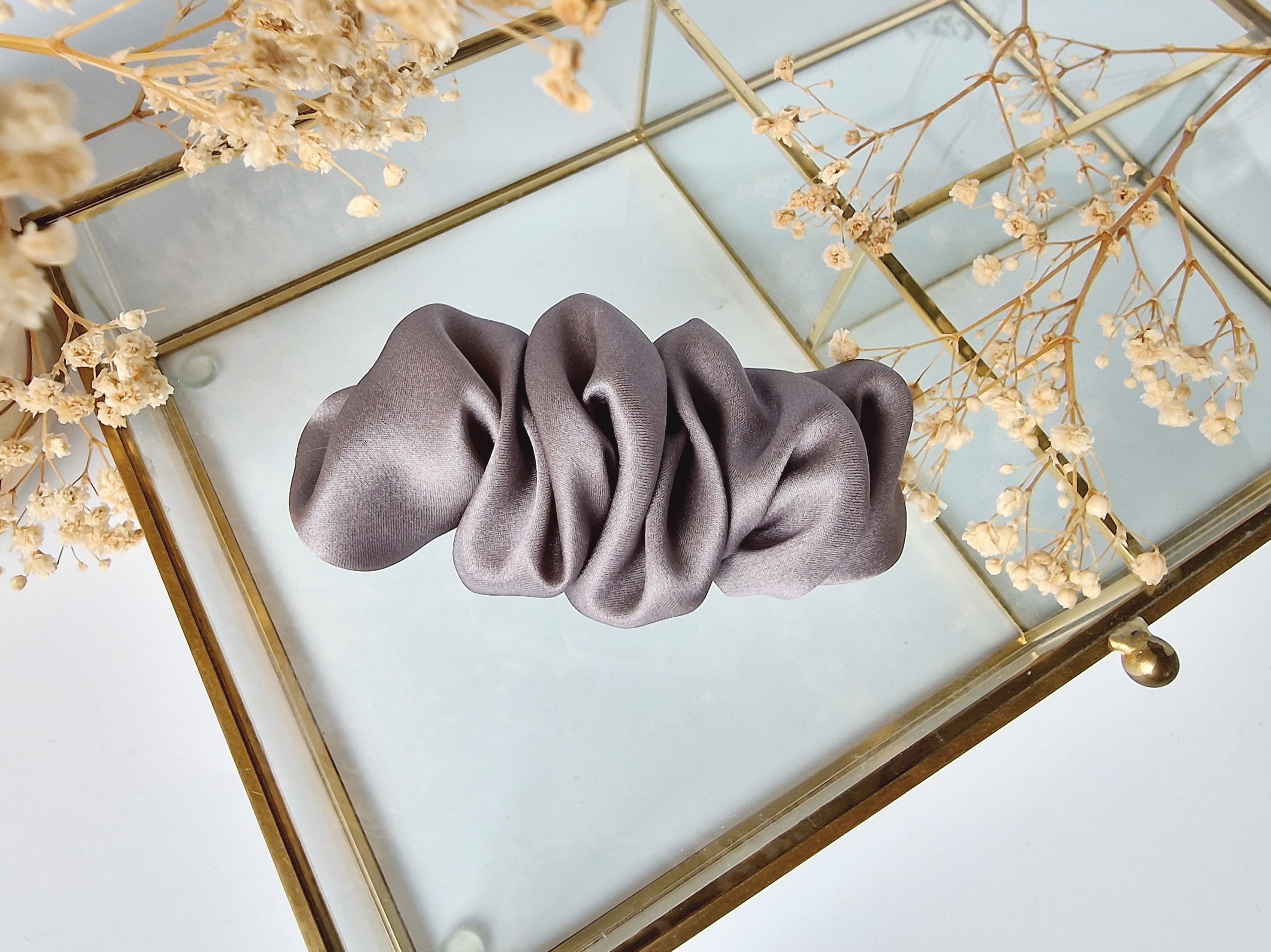 Tamsiai Pilkas Šilkinis Segtukas