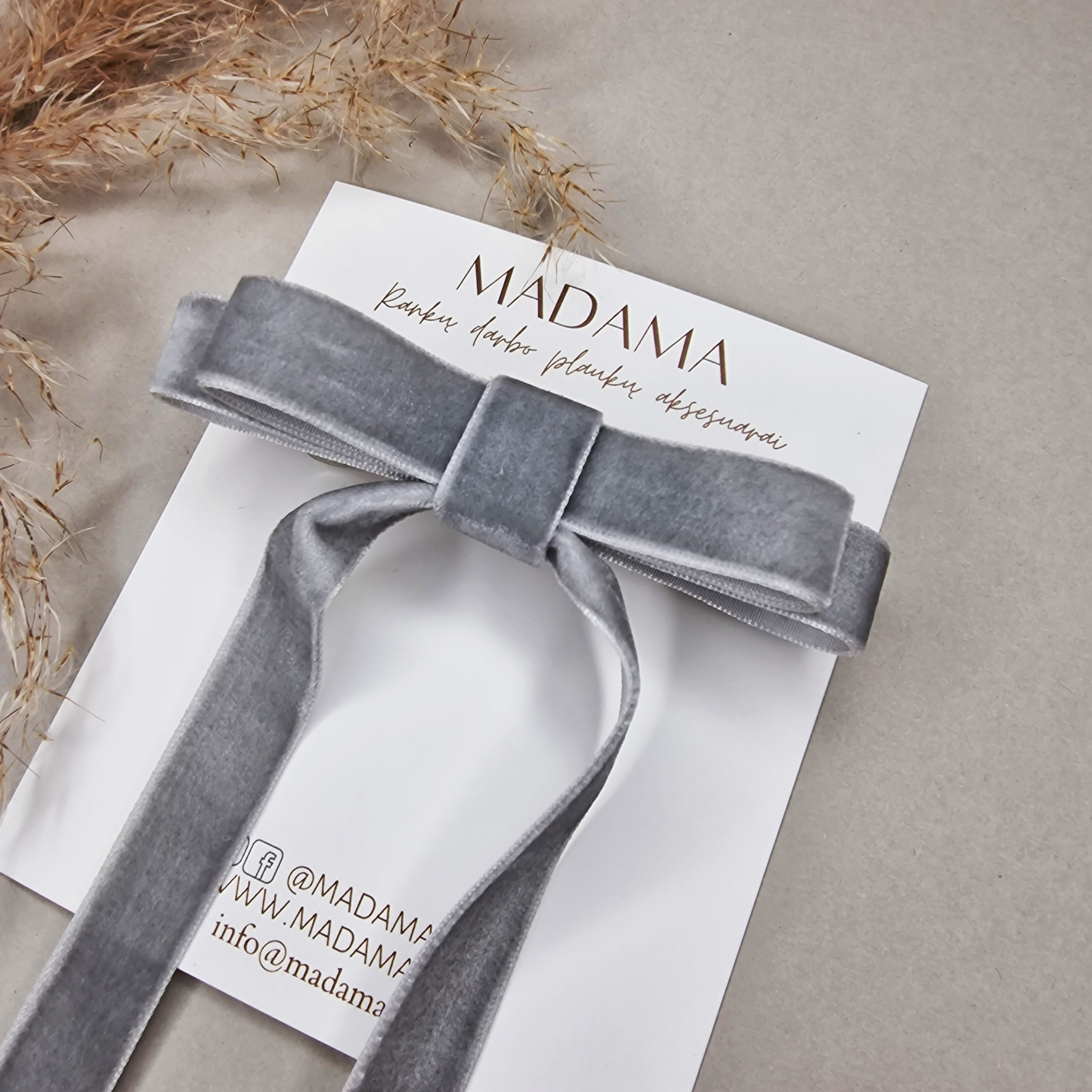 Siauras Aksominis Segtukas, ŠVIESIAI PILKAS