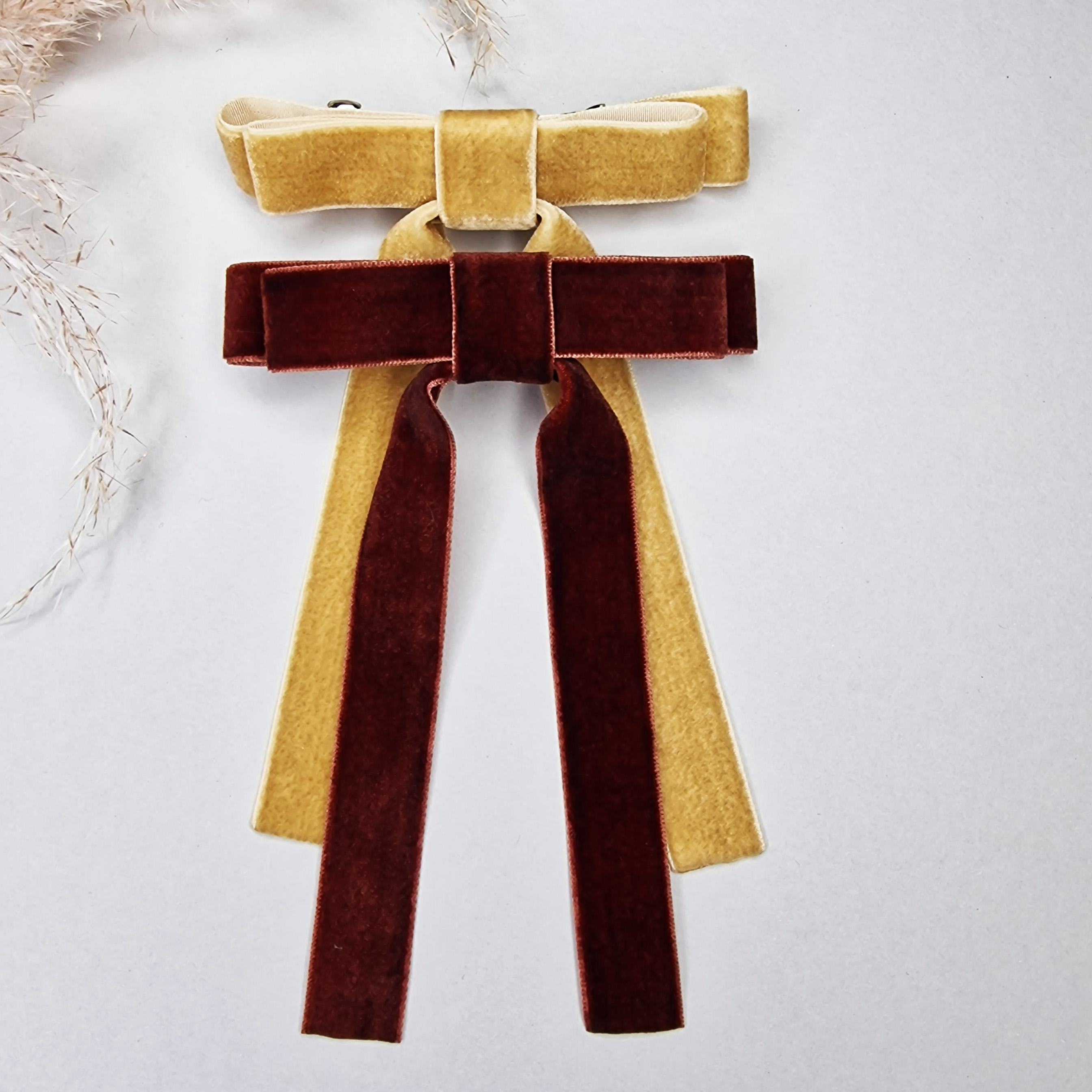 Siauras Aksominis Segtukas, ŠVIESIAI RUDAS