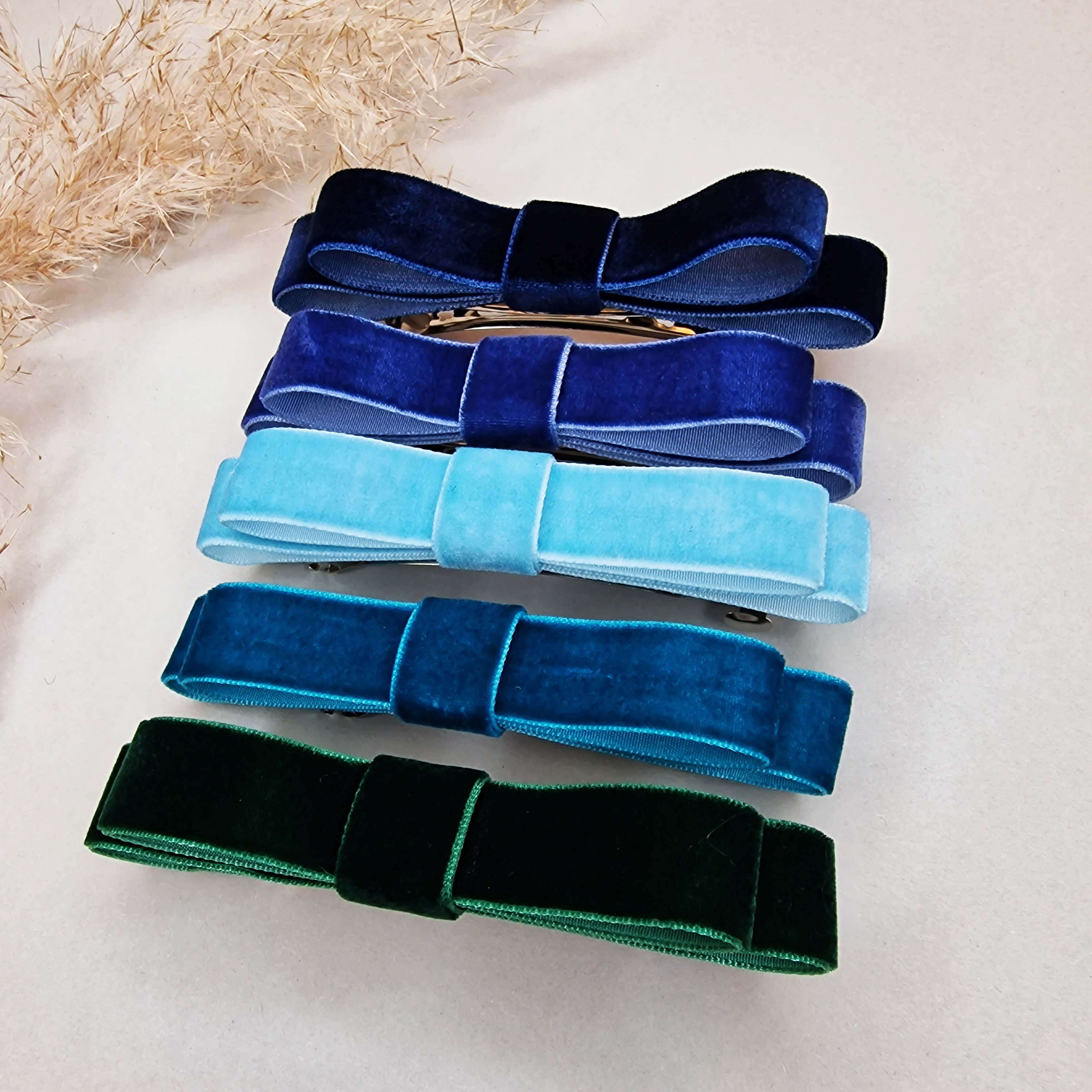 Siauras Aksominis Segtukas, TAMSIAI MĖLYNAS