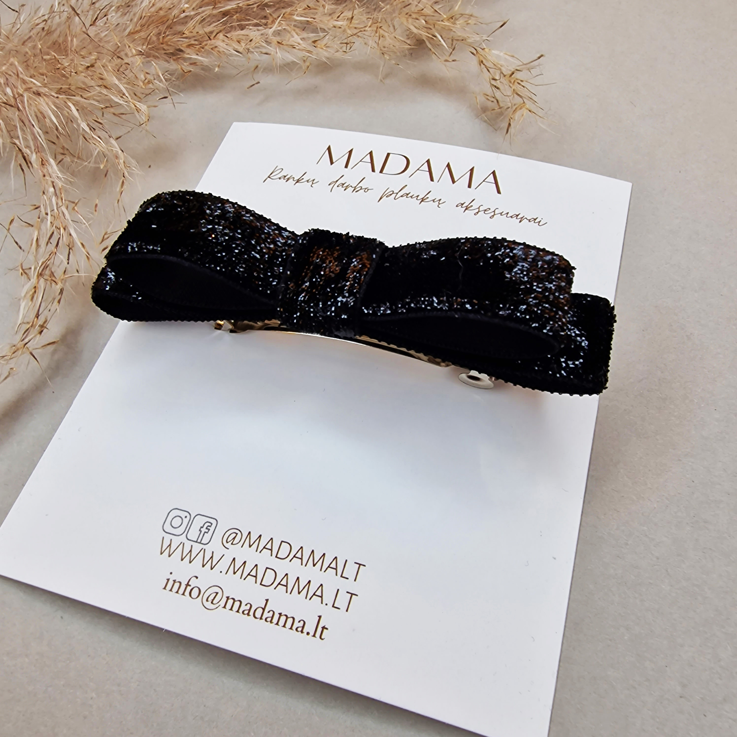 Siauras Aksominis Segtukas, BLIZGUS JUODAS