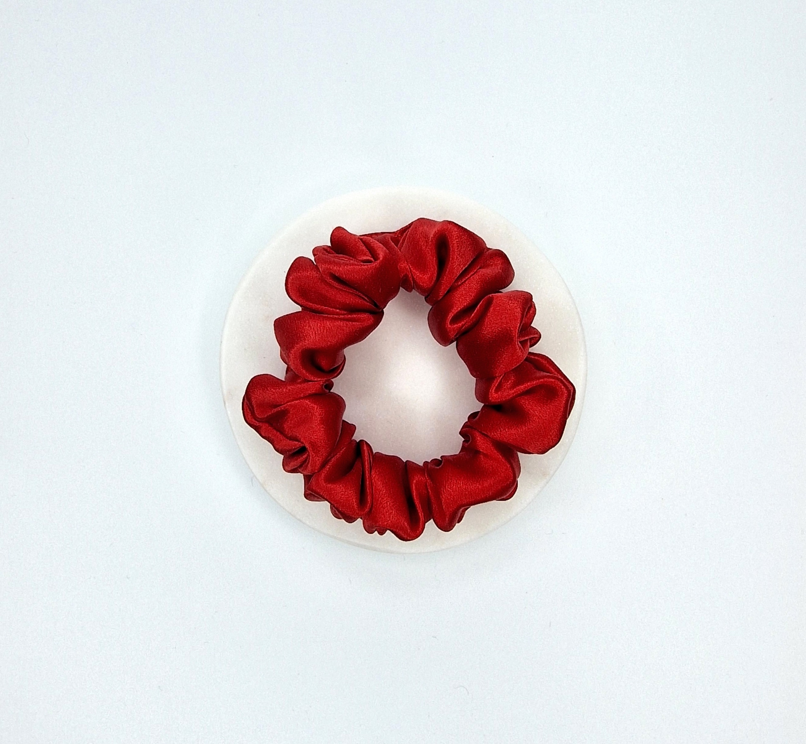 Raudona Šilkinė Gumytė