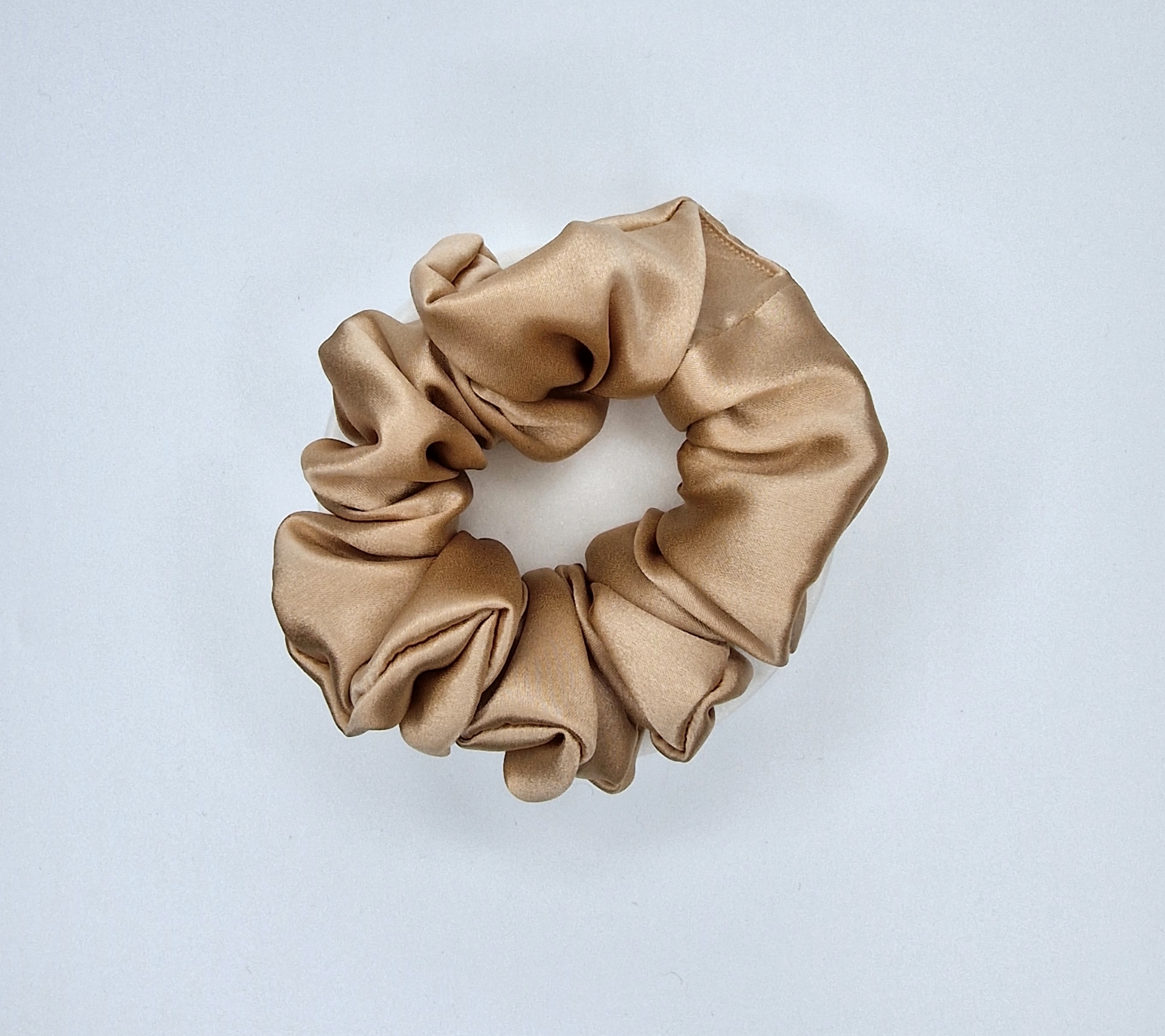 Šviesiai Auksinė Šilkinė Gumytė