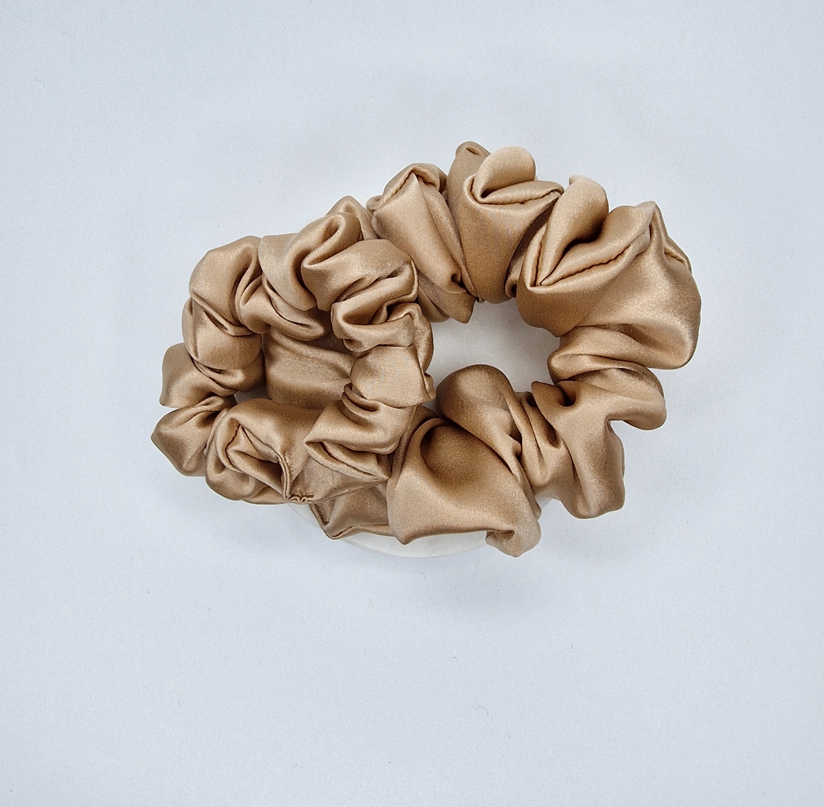 Šviesiai Auksinė Šilkinė Gumytė