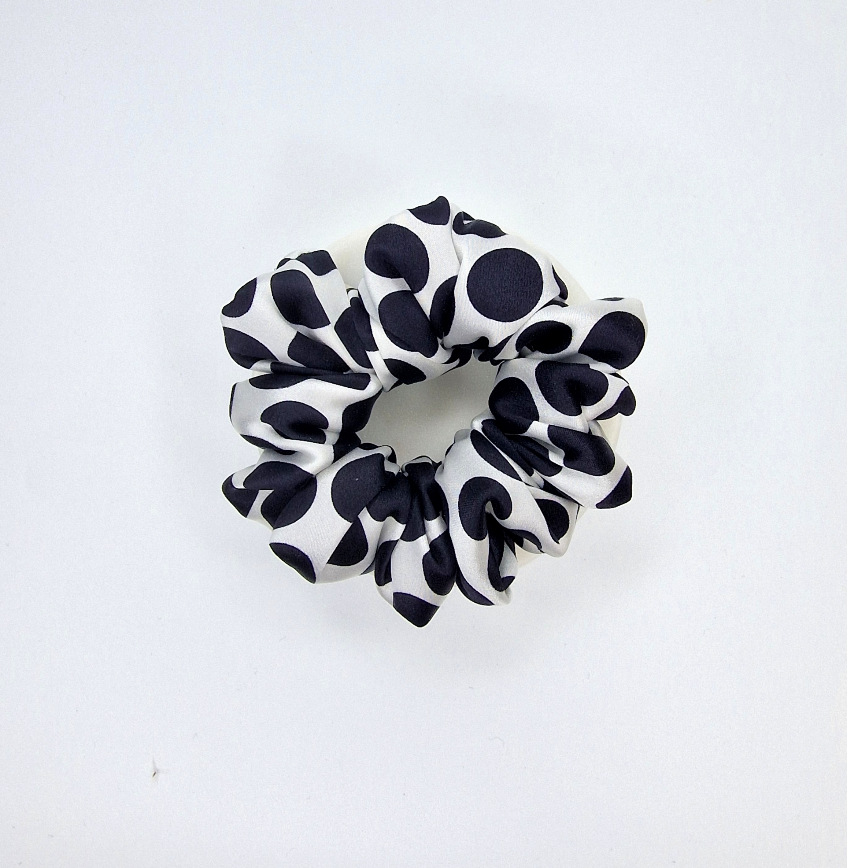 Balta su Juodais Taškeliais Šilkinė Gumytė