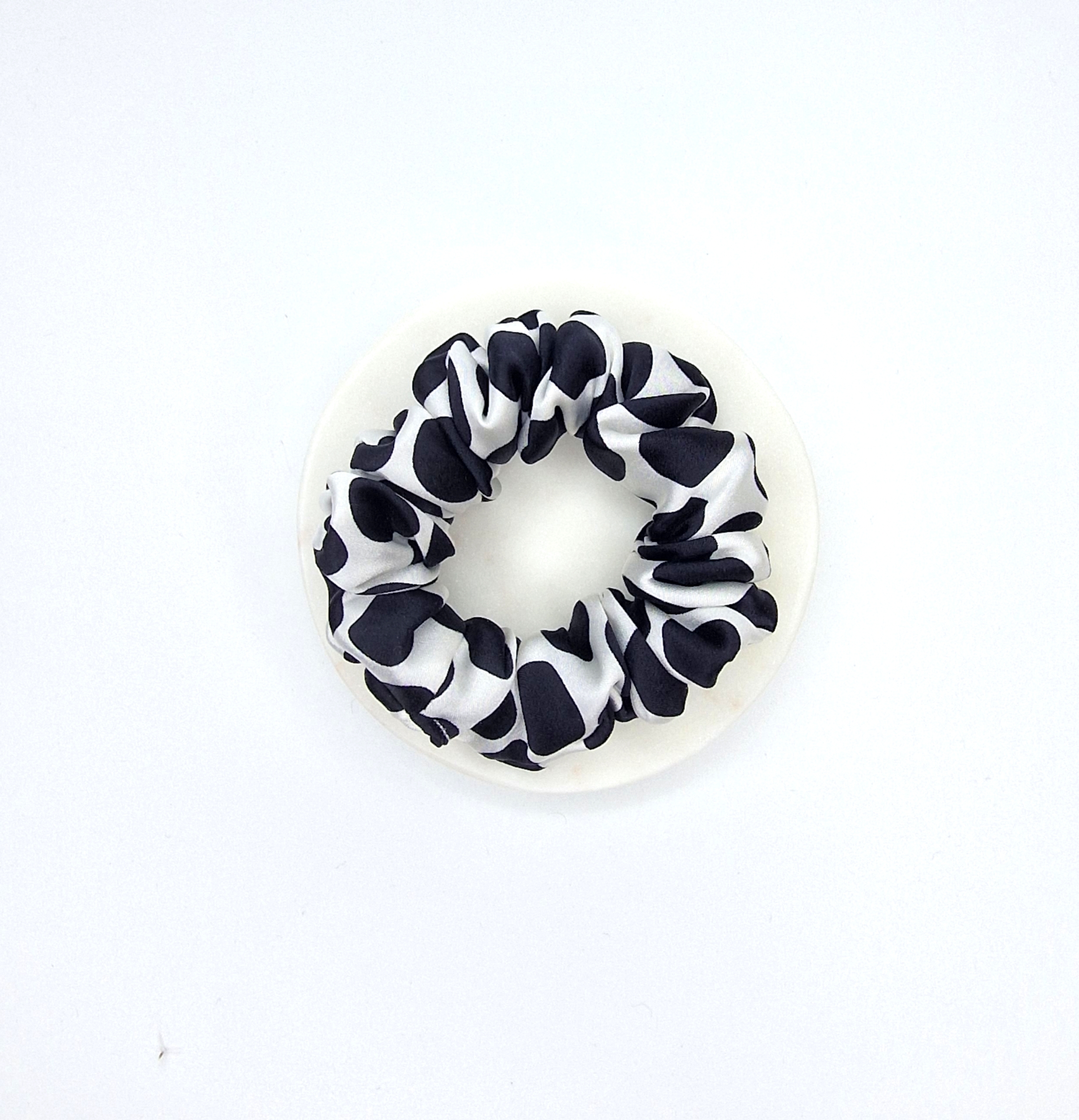 Balta su Juodais Taškeliais Šilkinė Gumytė