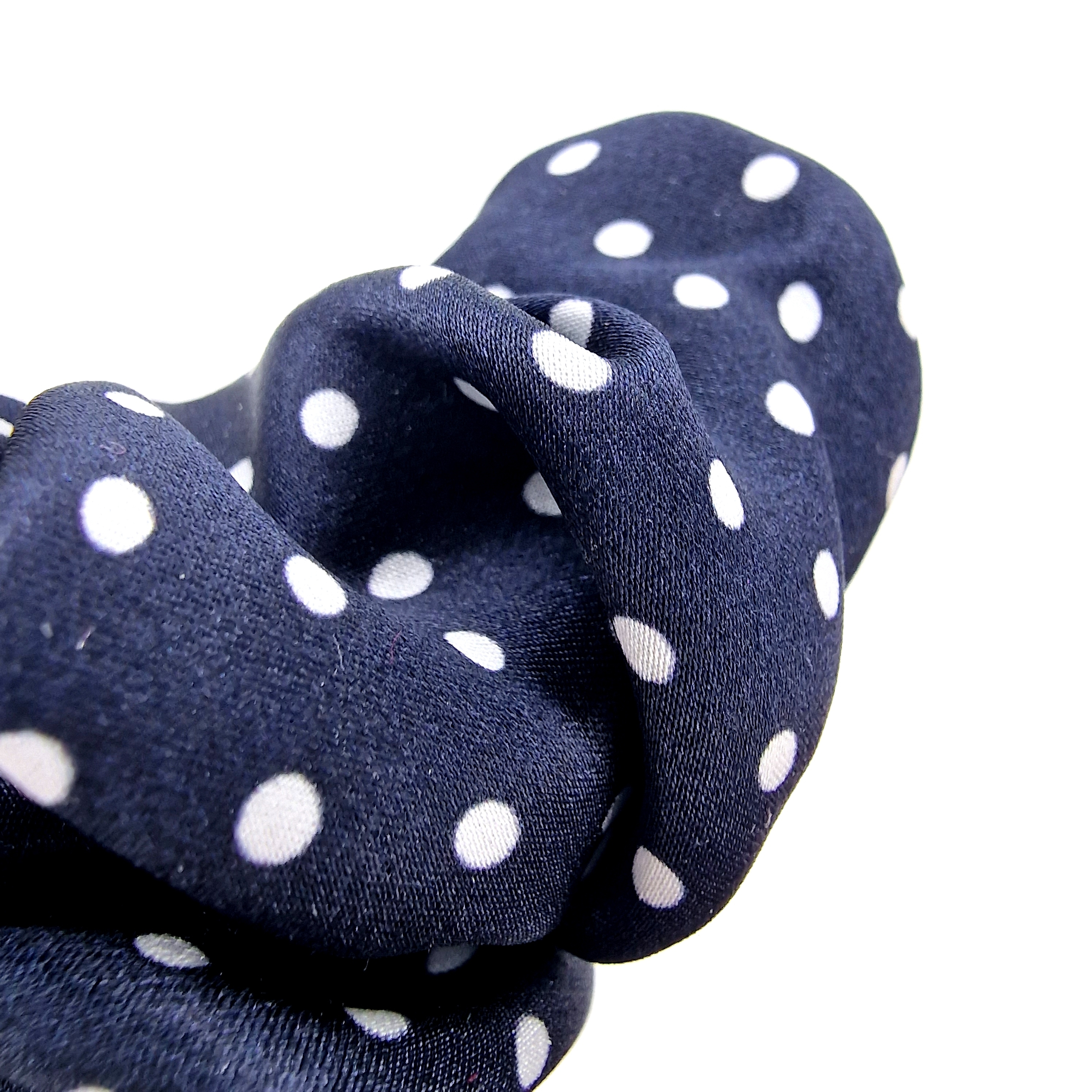 Tamsiai Mėlynas Su Taškeliais Šilkinis Segtukas