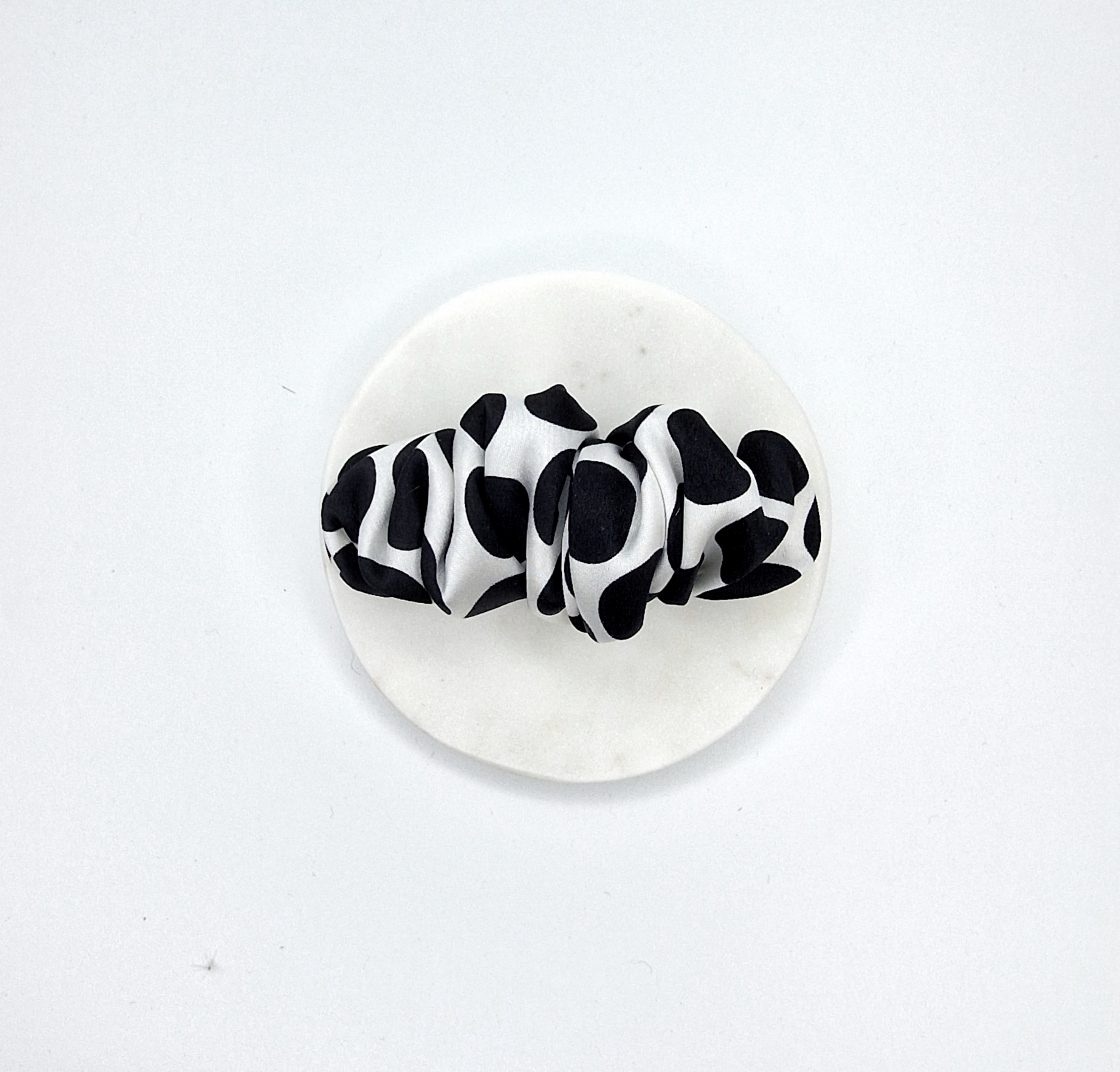 Baltas su Juodais Taškeliais Šilkinis Segtukas