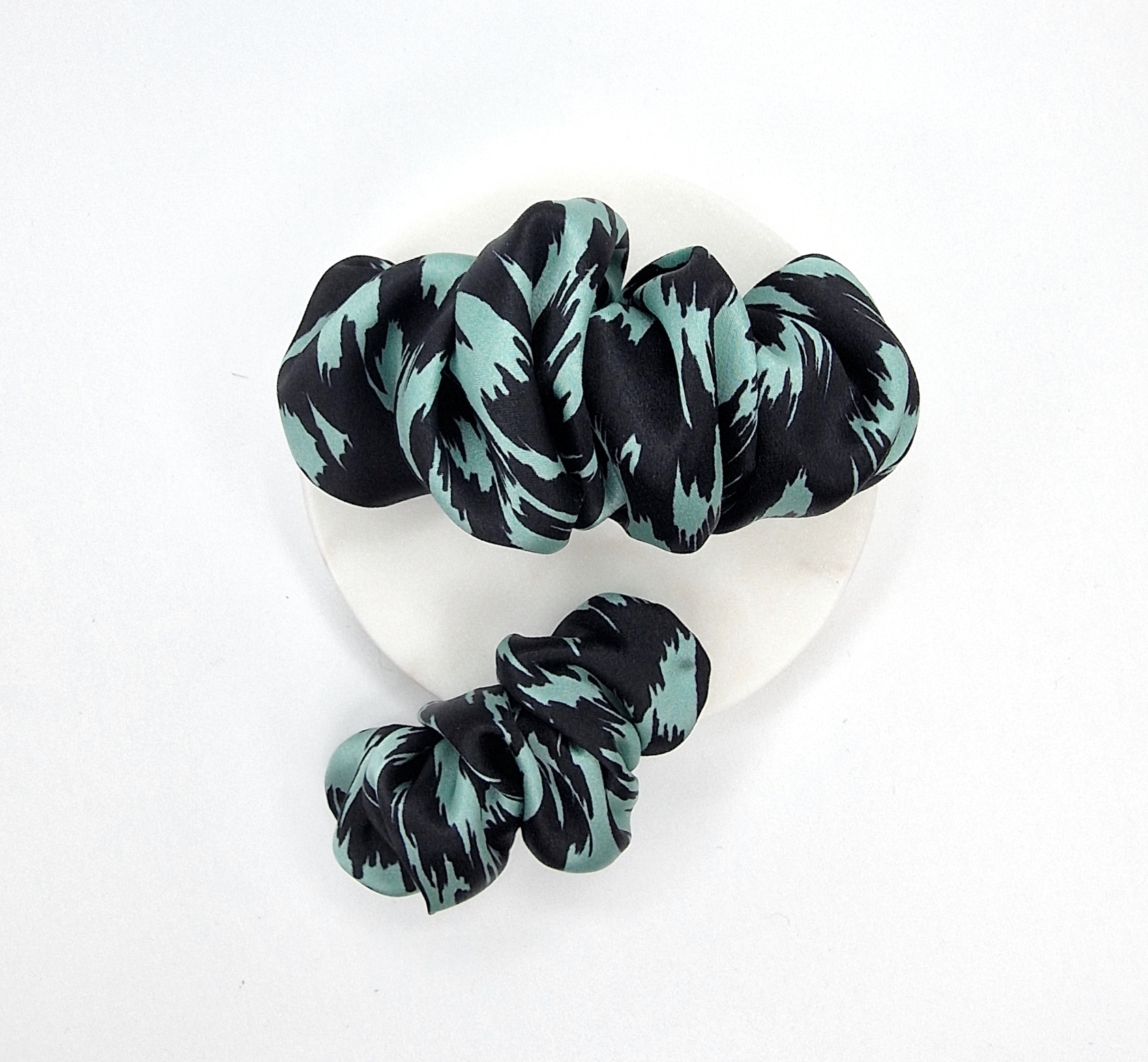 Juodai Žalias Šilkinis Segtukas