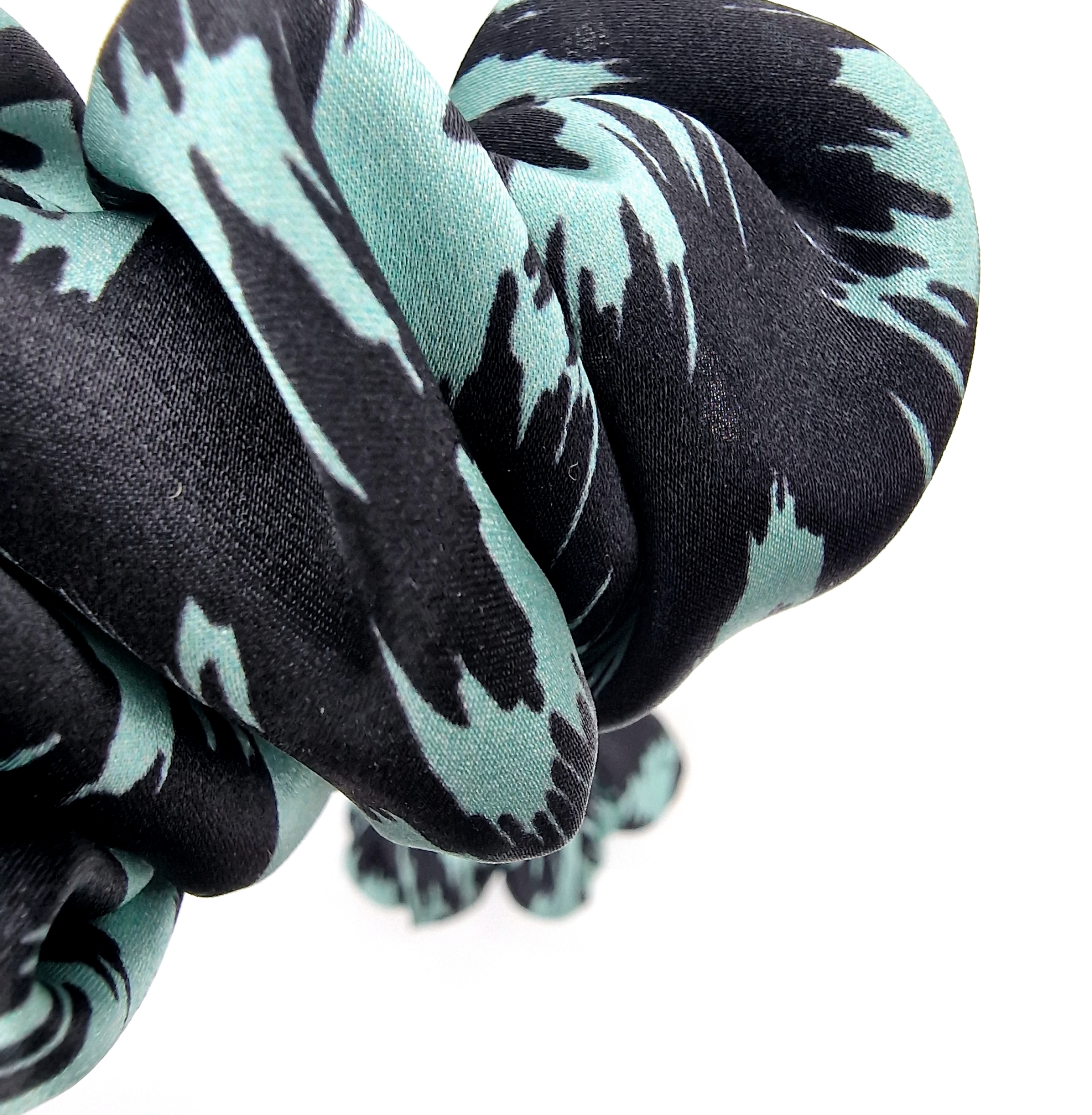 Juodai Žalias Šilkinis Segtukas