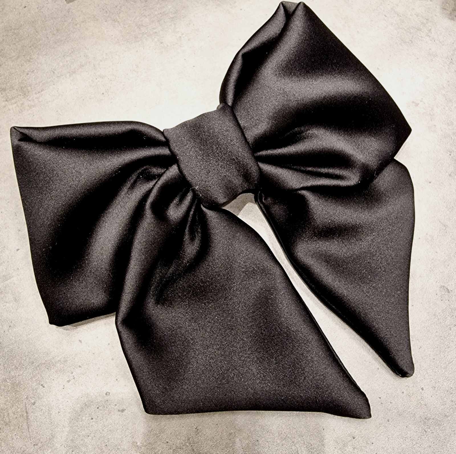 Juodas Šilko Kaspinas Su Uodegėle