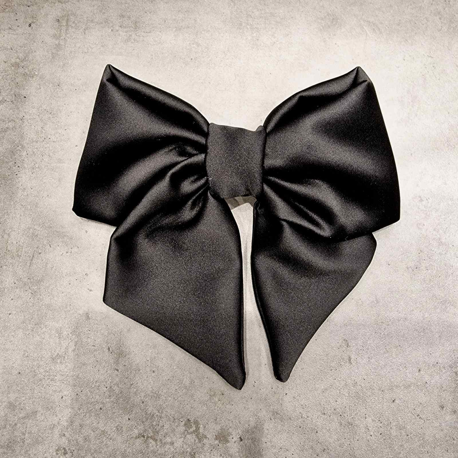 Juodas Šilko Kaspinas Su Uodegėle