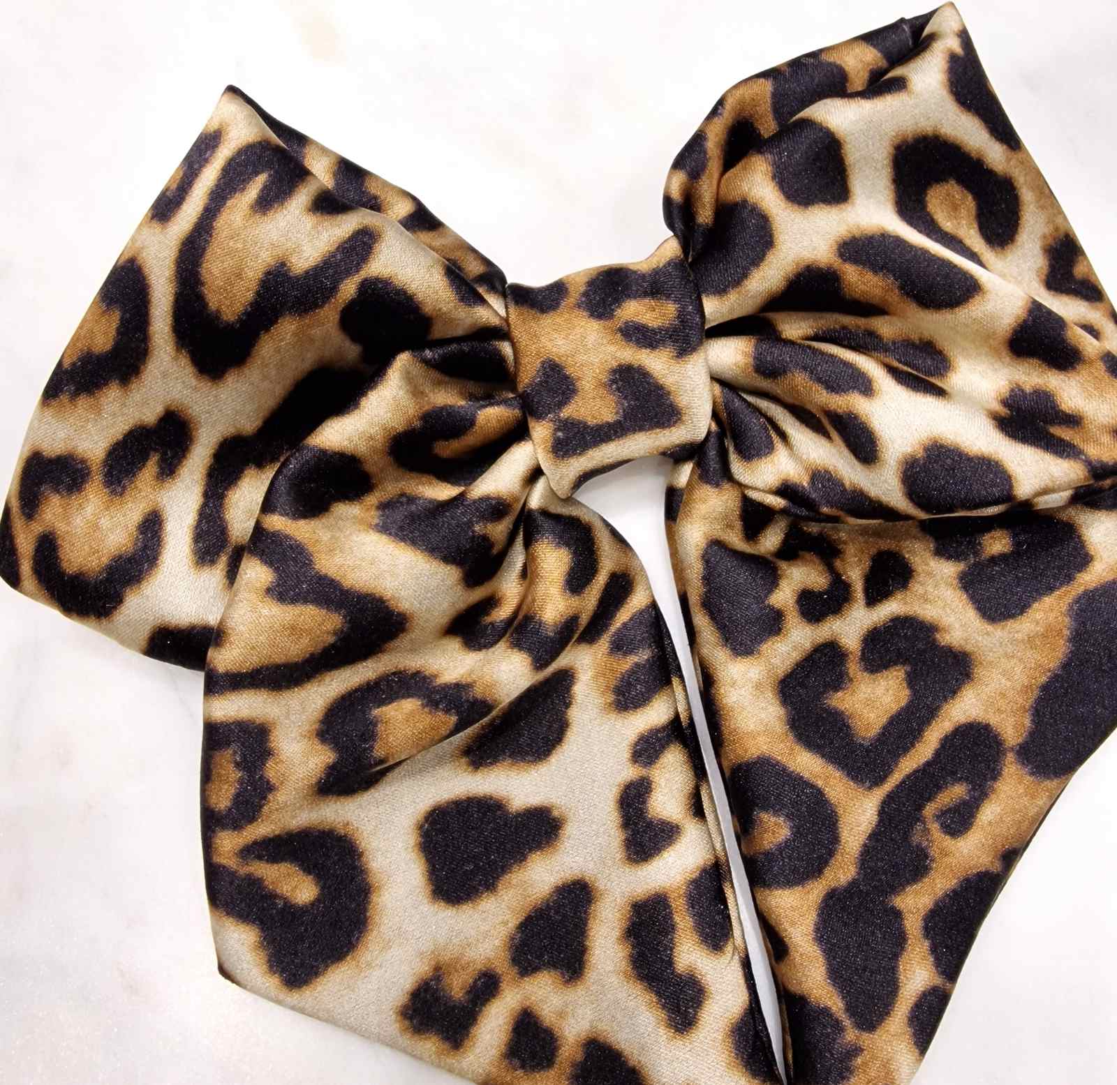 Leopardo Rašto Šilko Kaspinas Su Uodegėle