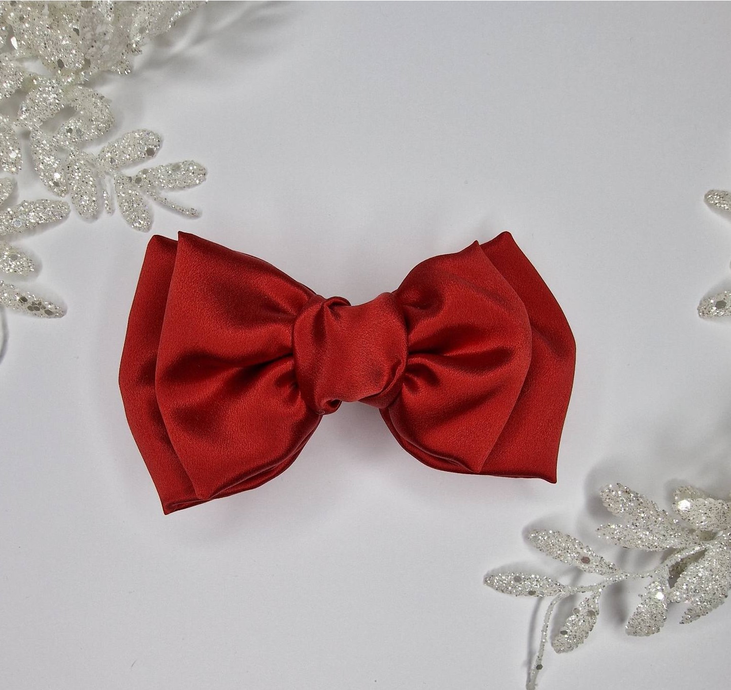 Raudonas Šilko Kaspinas 