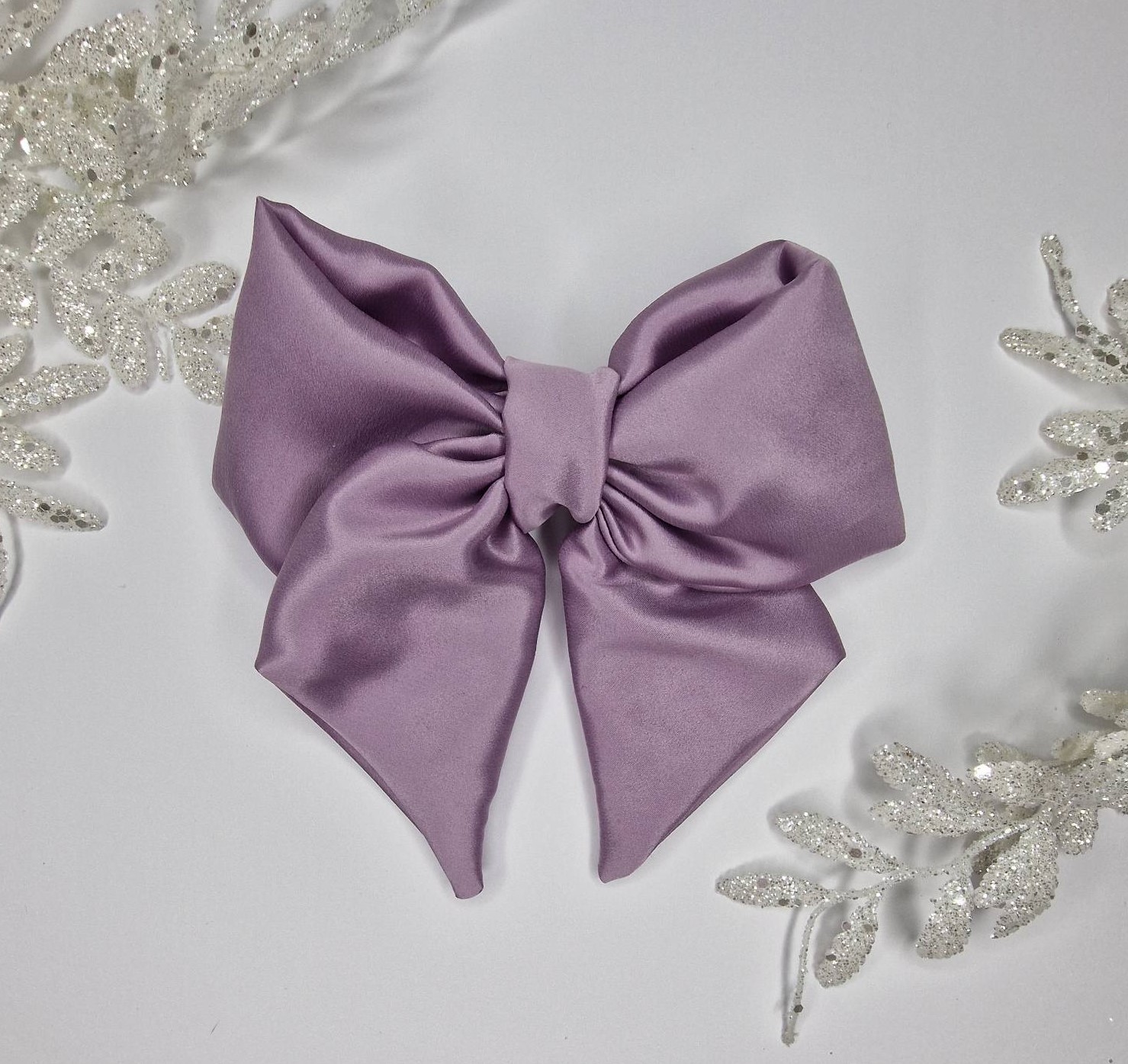 Alyvinis Šilko Kaspinas Su Uodegėle