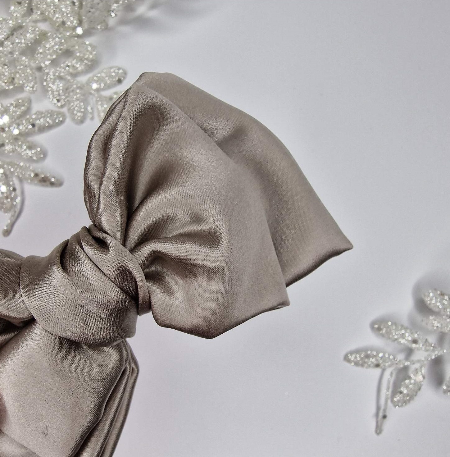 Pilkas Šilko Kaspinas 