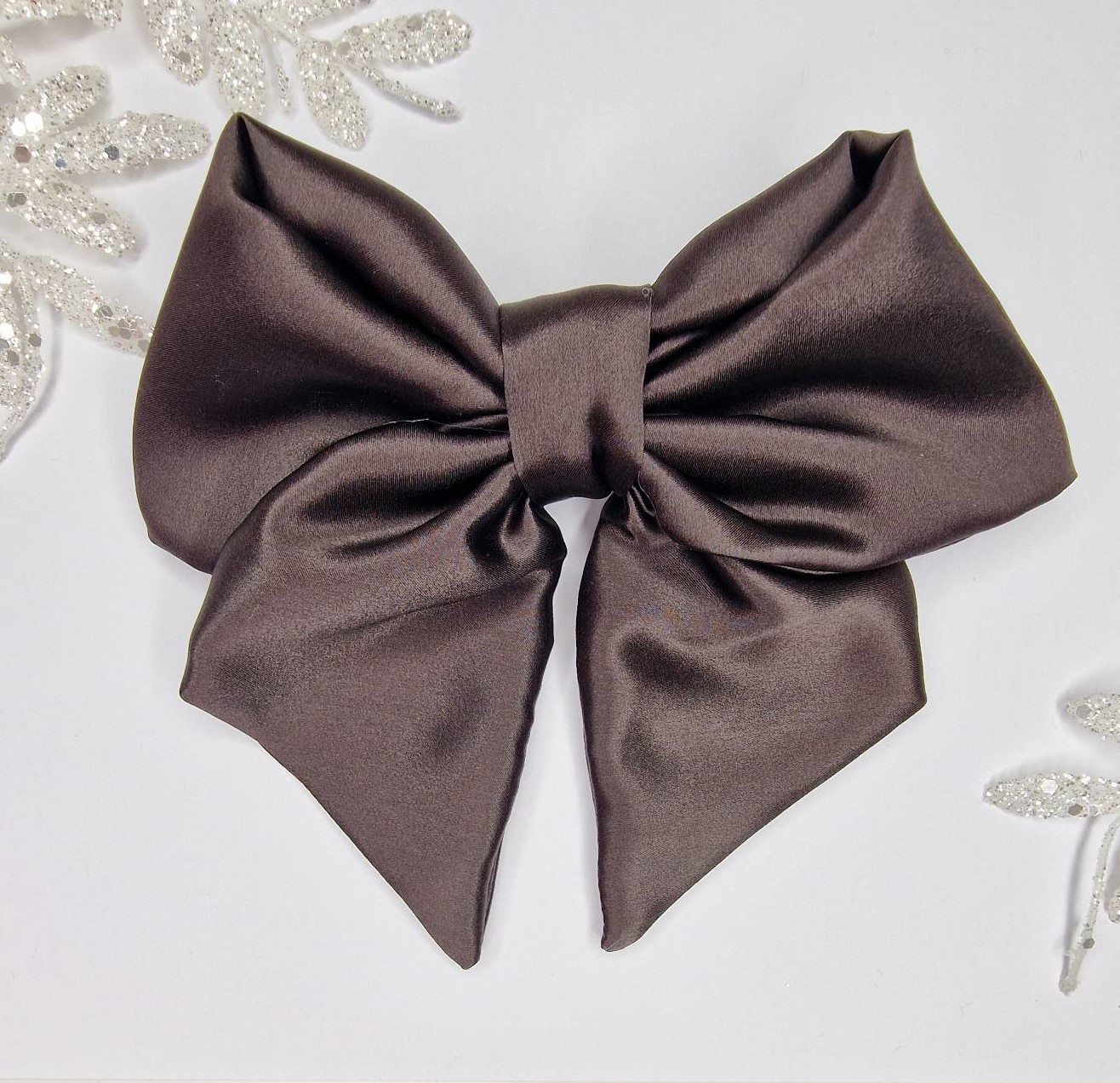 Šokolado Spalvos Kaspinas Su Uodegėle