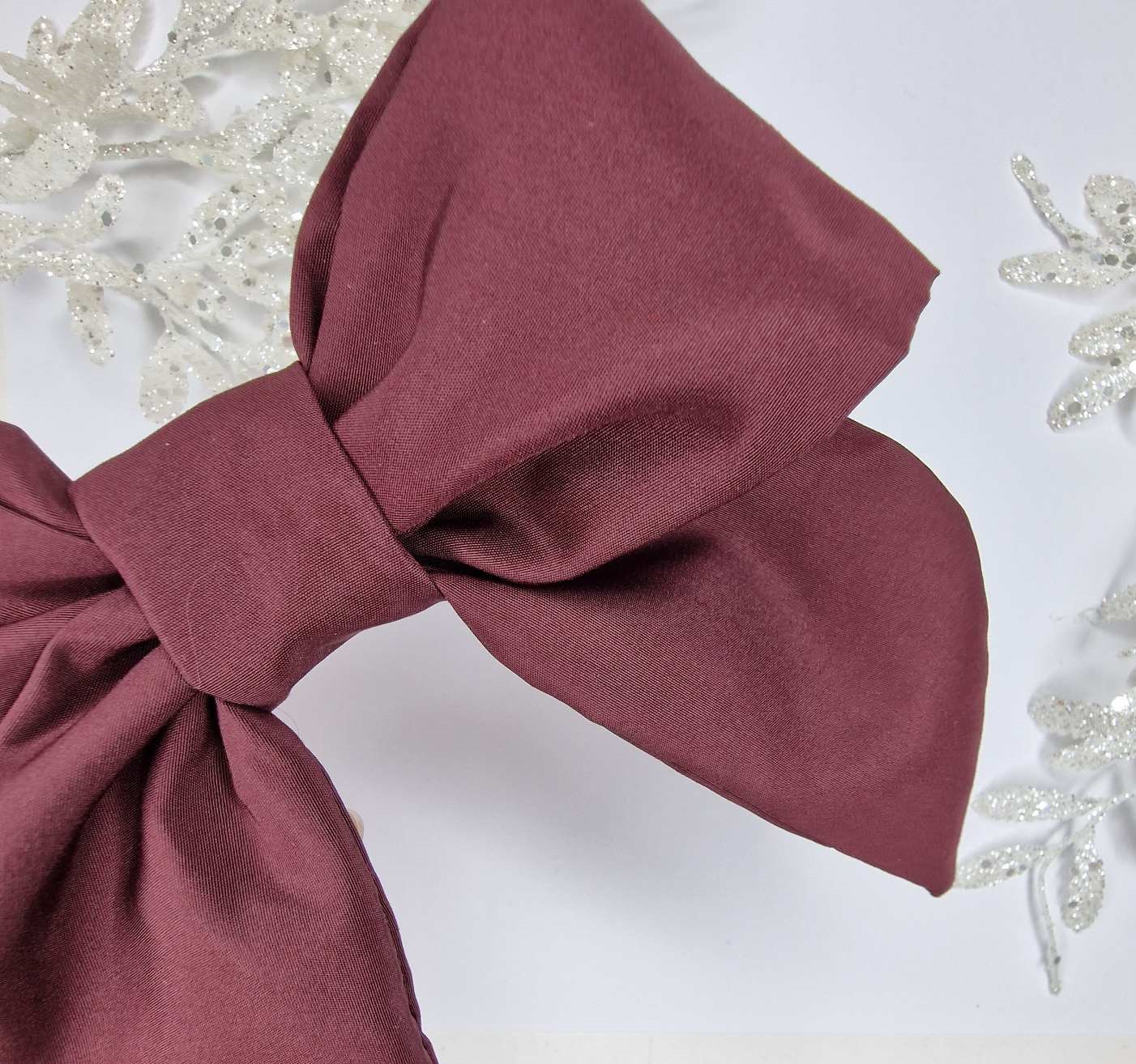 Bordo Kaspinas Su Uodegėle