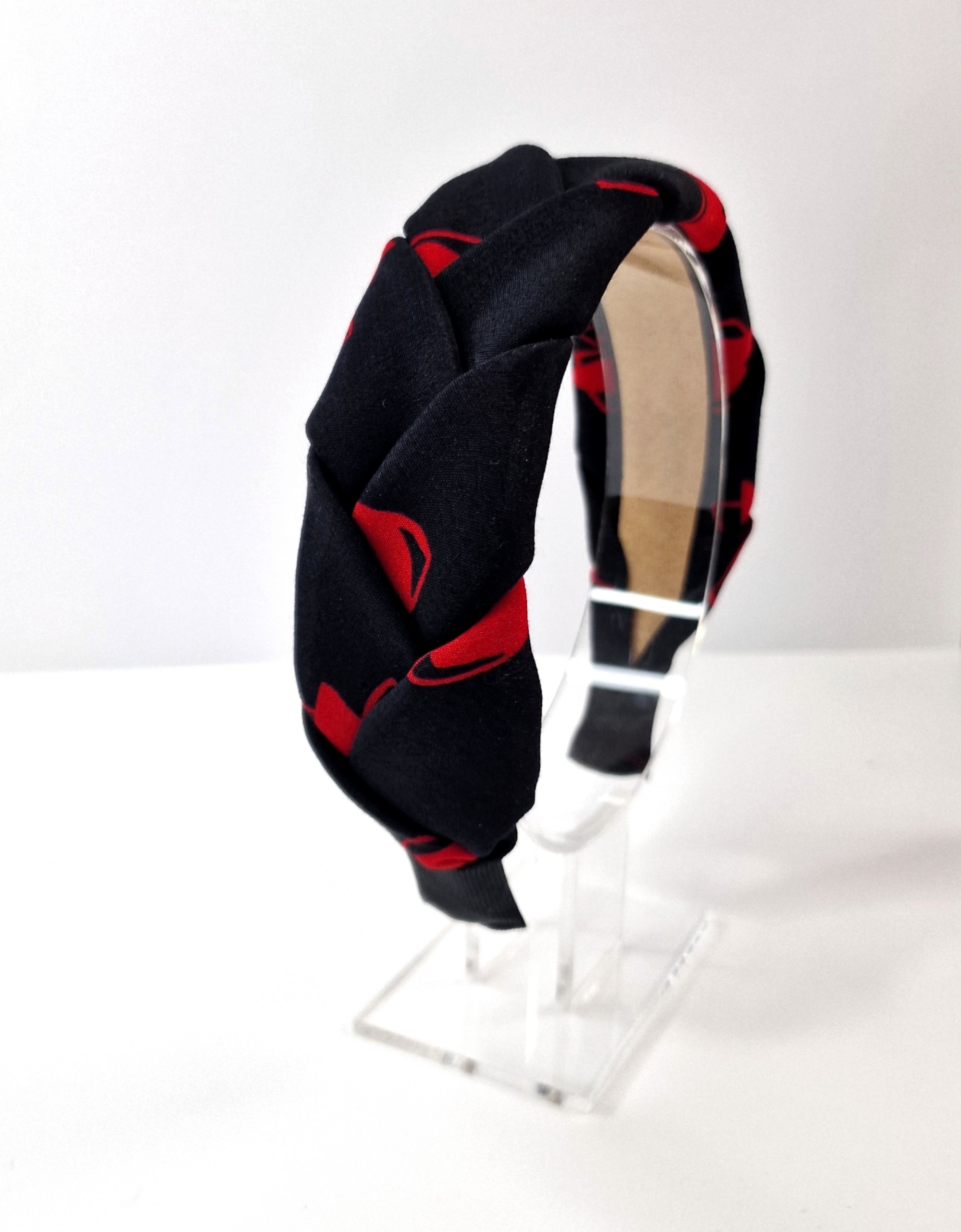 Plaukų lankelis - pintas. Juodas su raudonomis detalėmis