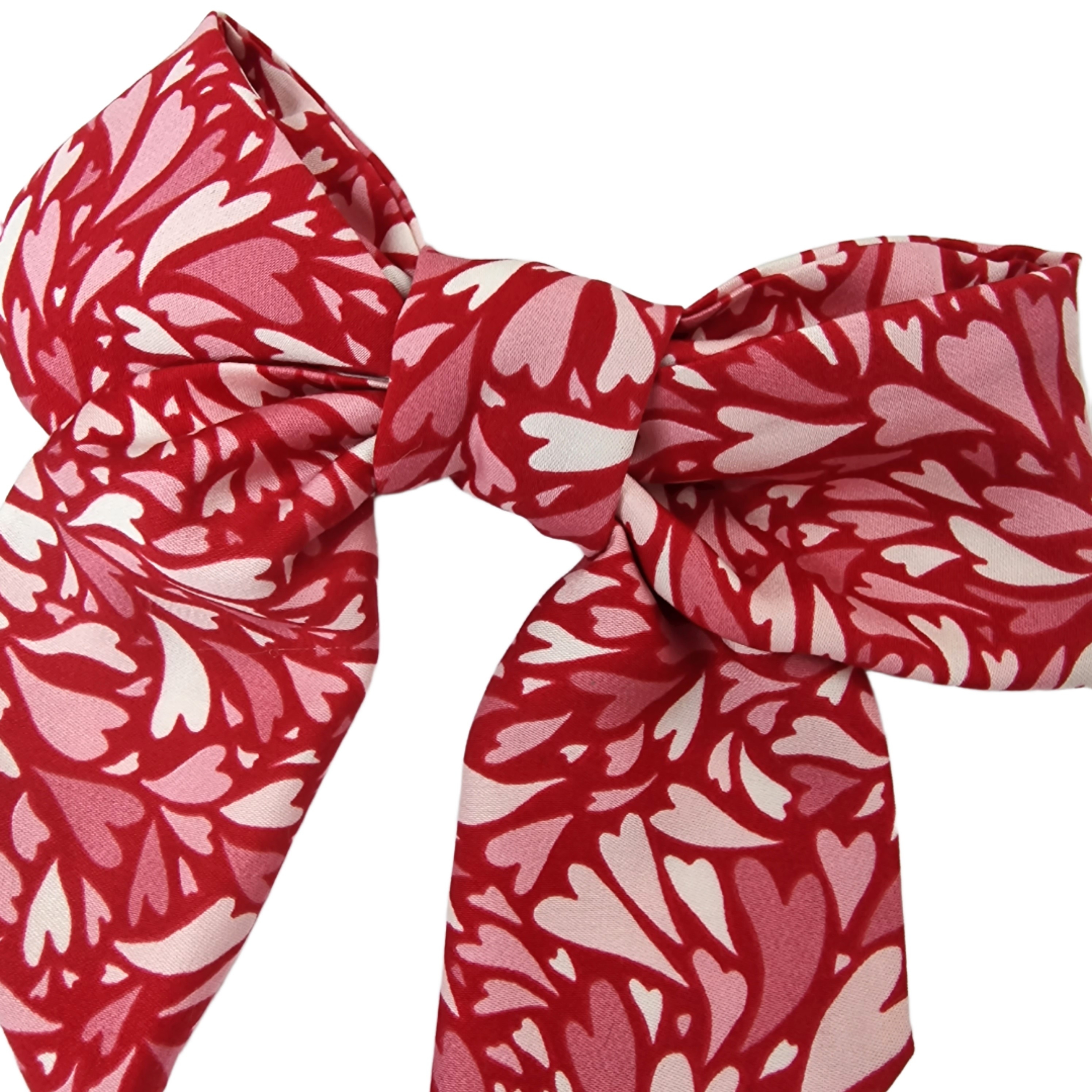 Raudonas Kaspinas Su Širdelėmis