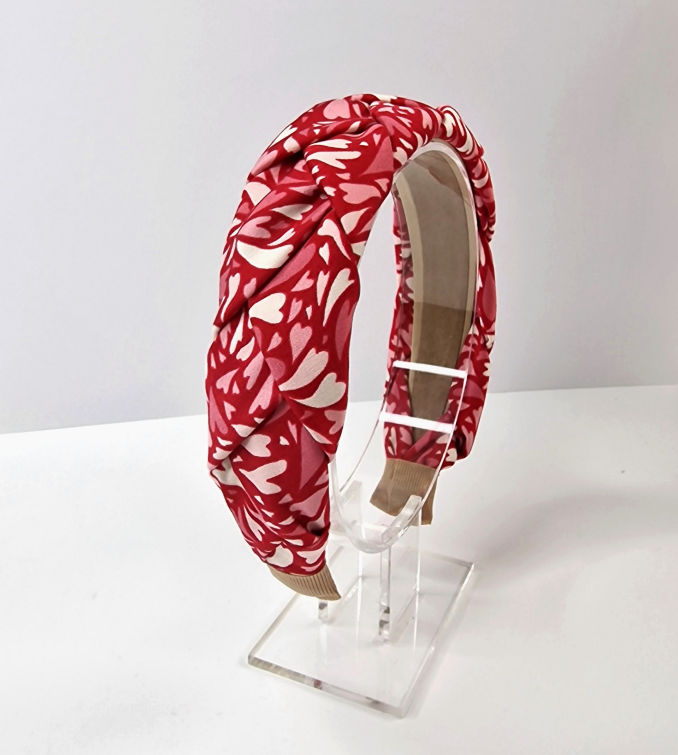 Plaukų lankelis - pintas. Raudonos širdelės