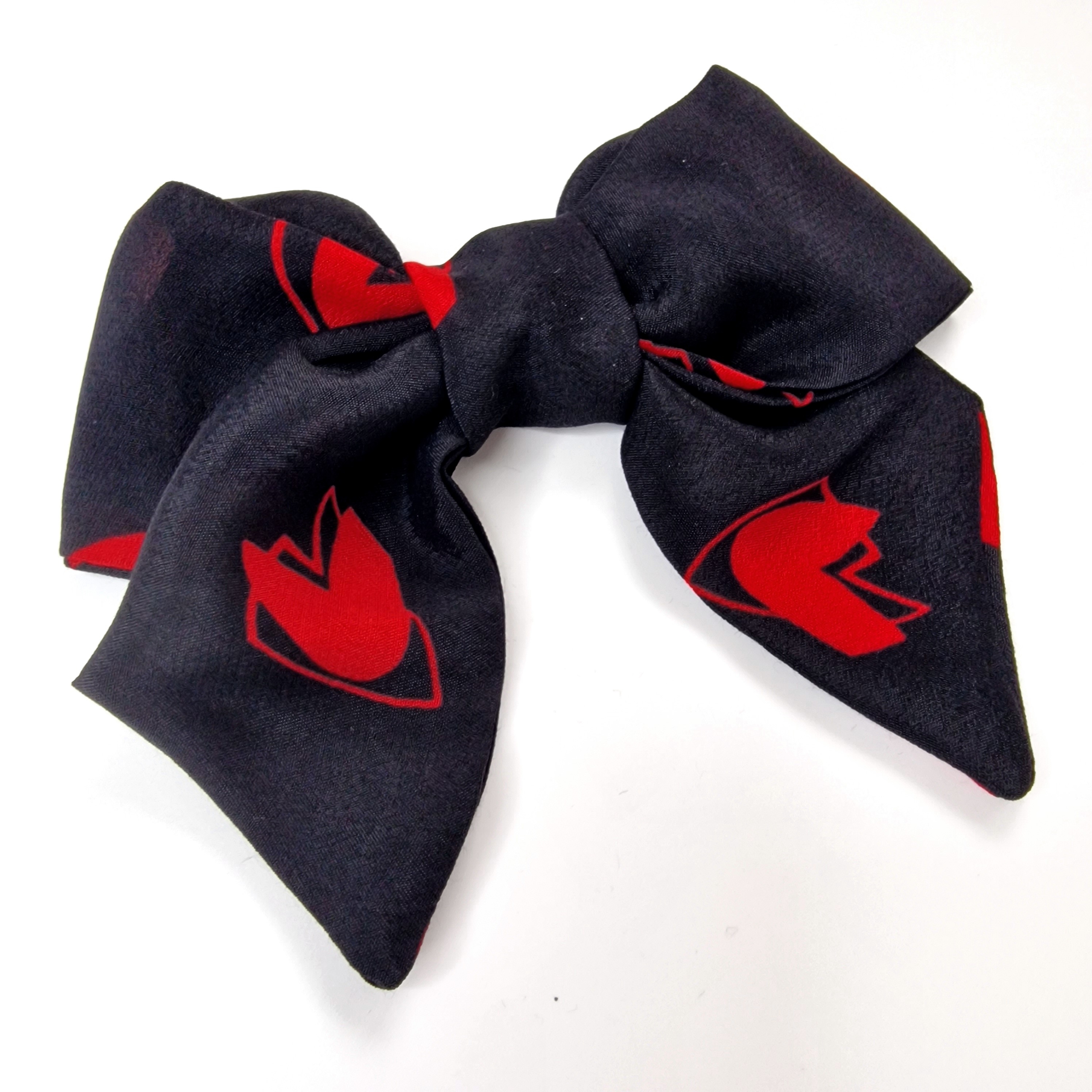 Juodas Kaspinas su širdelėmis