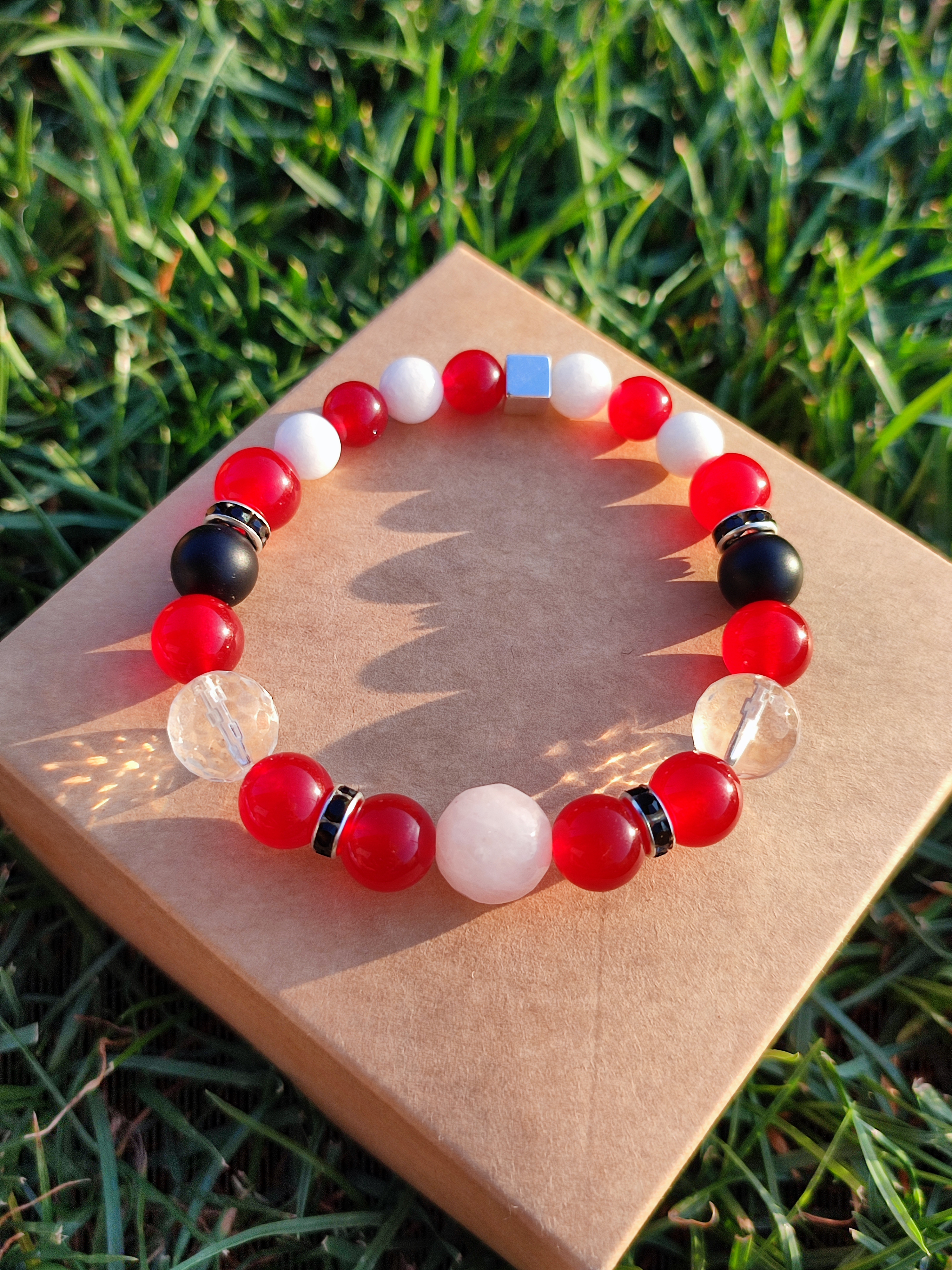 Rankų darbo apyrankė "Beribis pasitikėjimas" + AFIRMACIJA