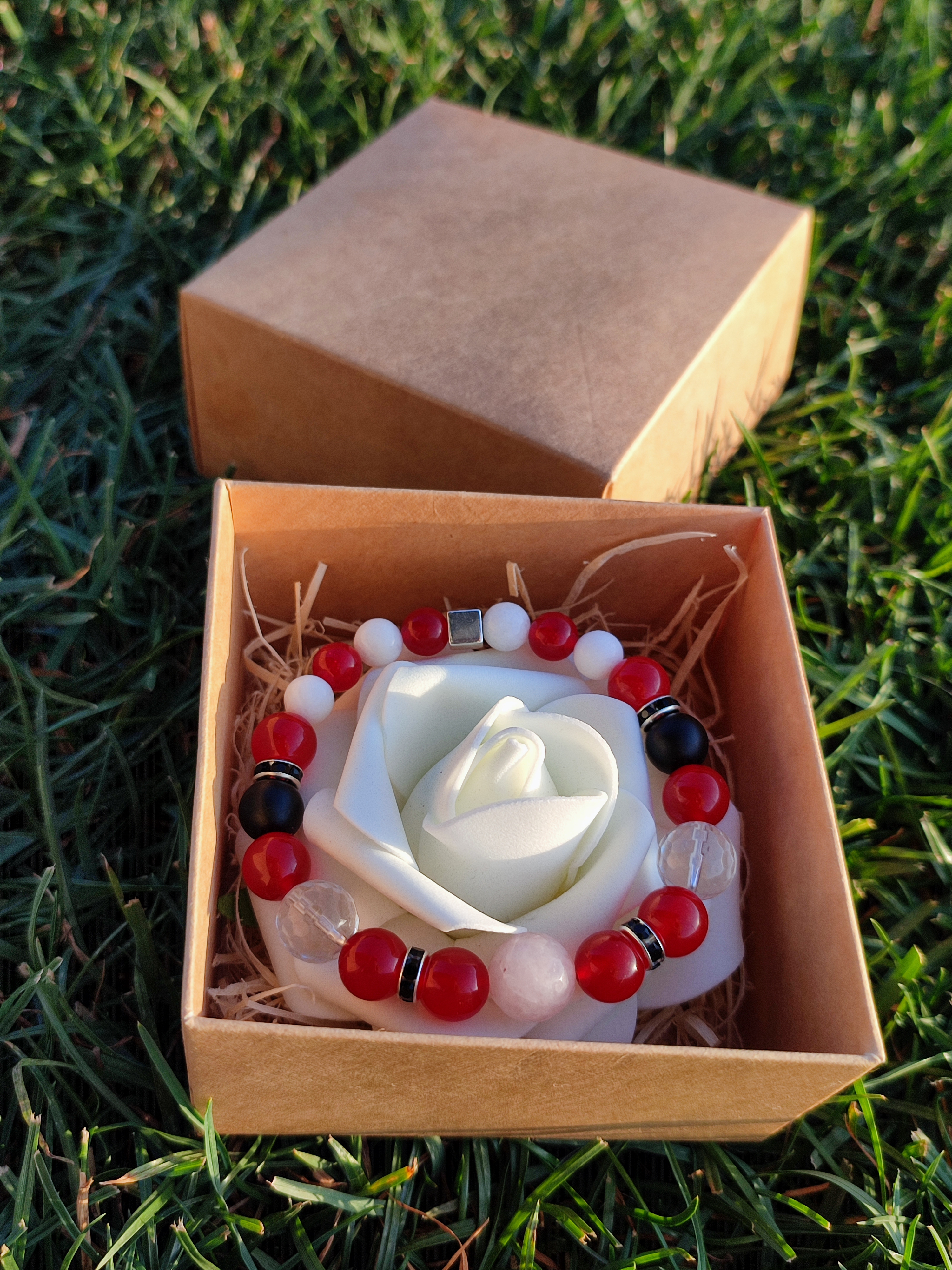 Rankų darbo apyrankė "Beribis pasitikėjimas" + AFIRMACIJA