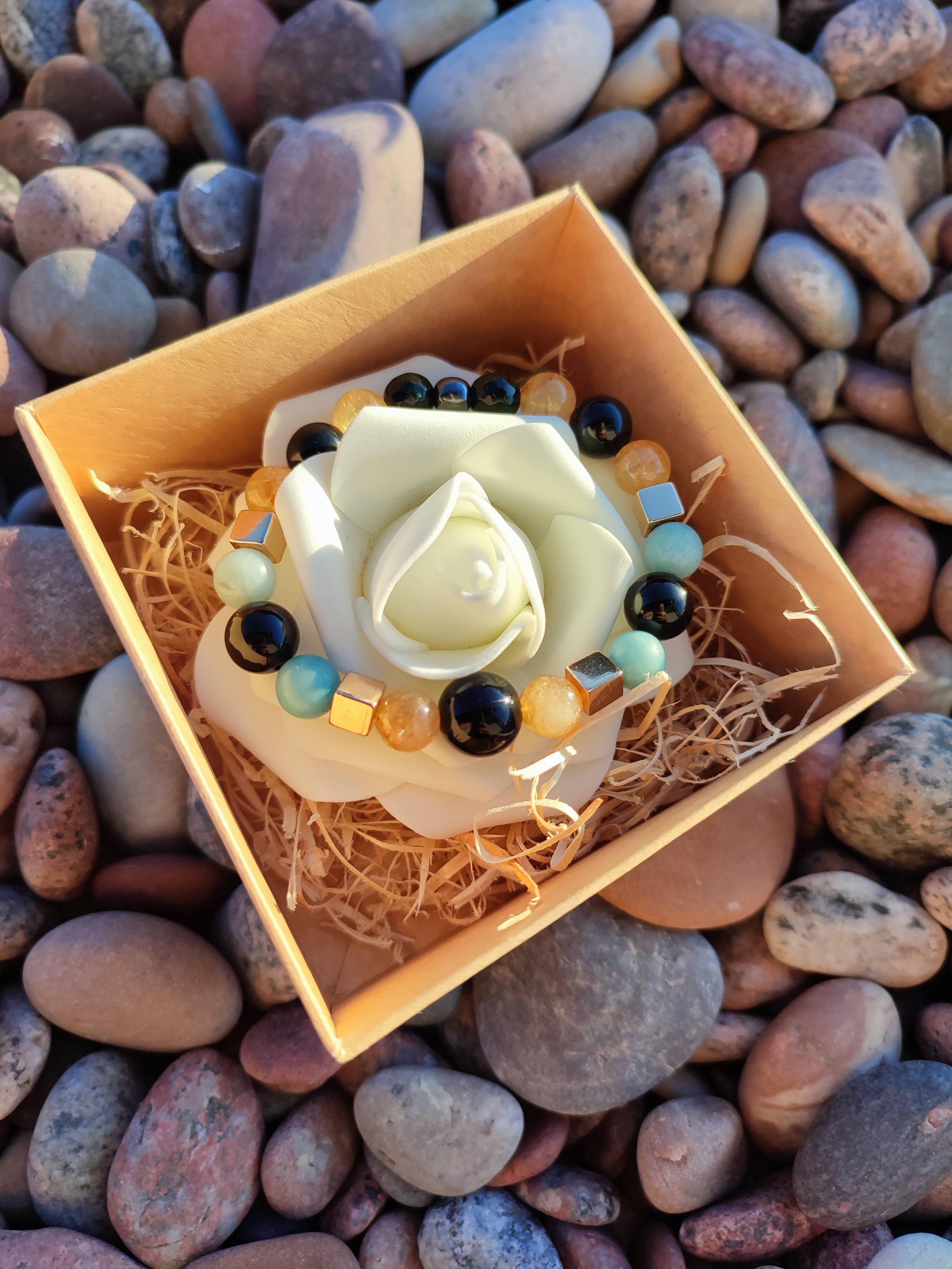 Rankų darbo apyrankė "Deivės džiaugsmas" + AFIRMACIJA