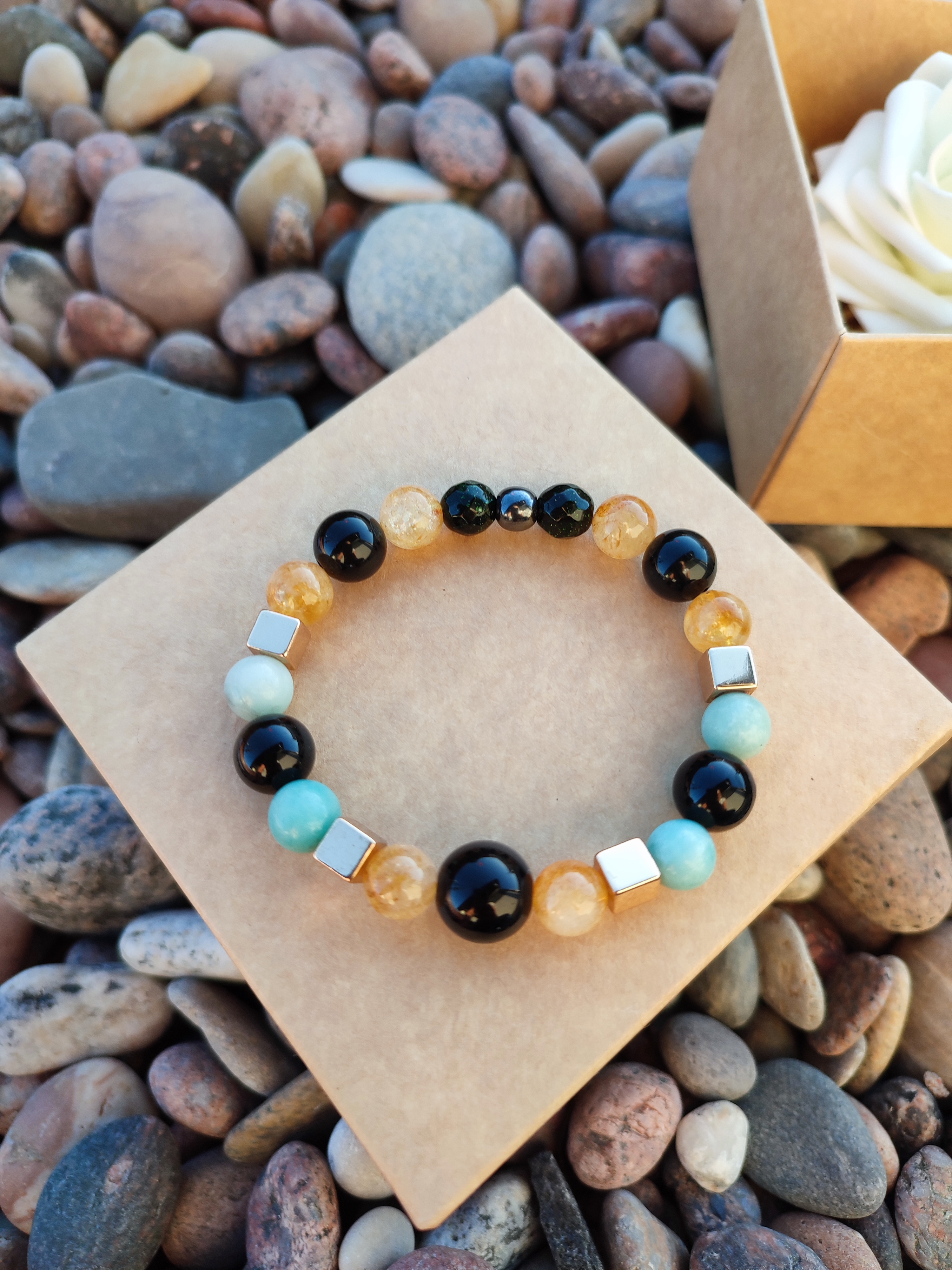 Rankų darbo apyrankė "Deivės džiaugsmas" + AFIRMACIJA