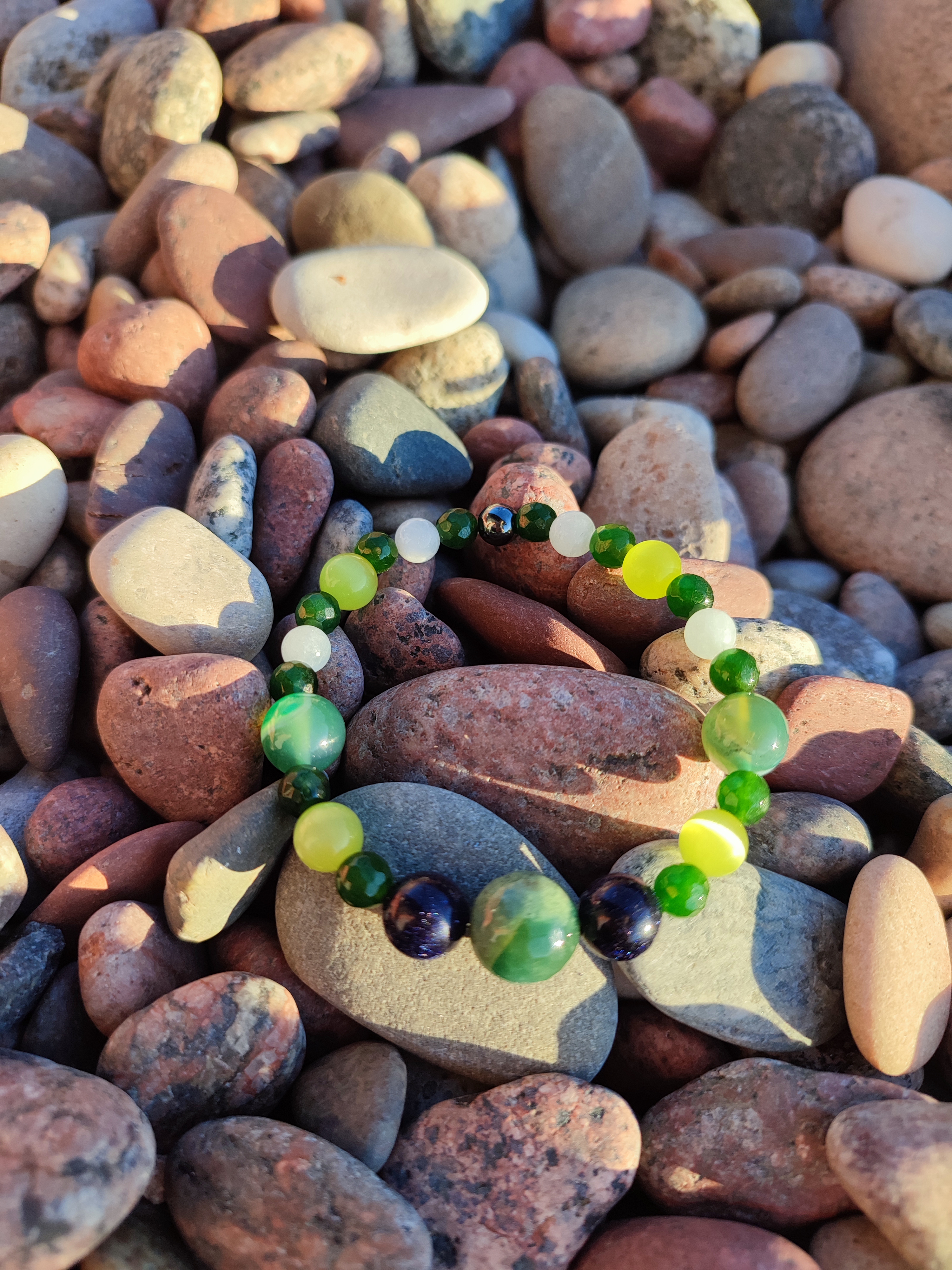 Rankų darbo apyrankė "Džiaugsmo magija" + AFIRMACIJA