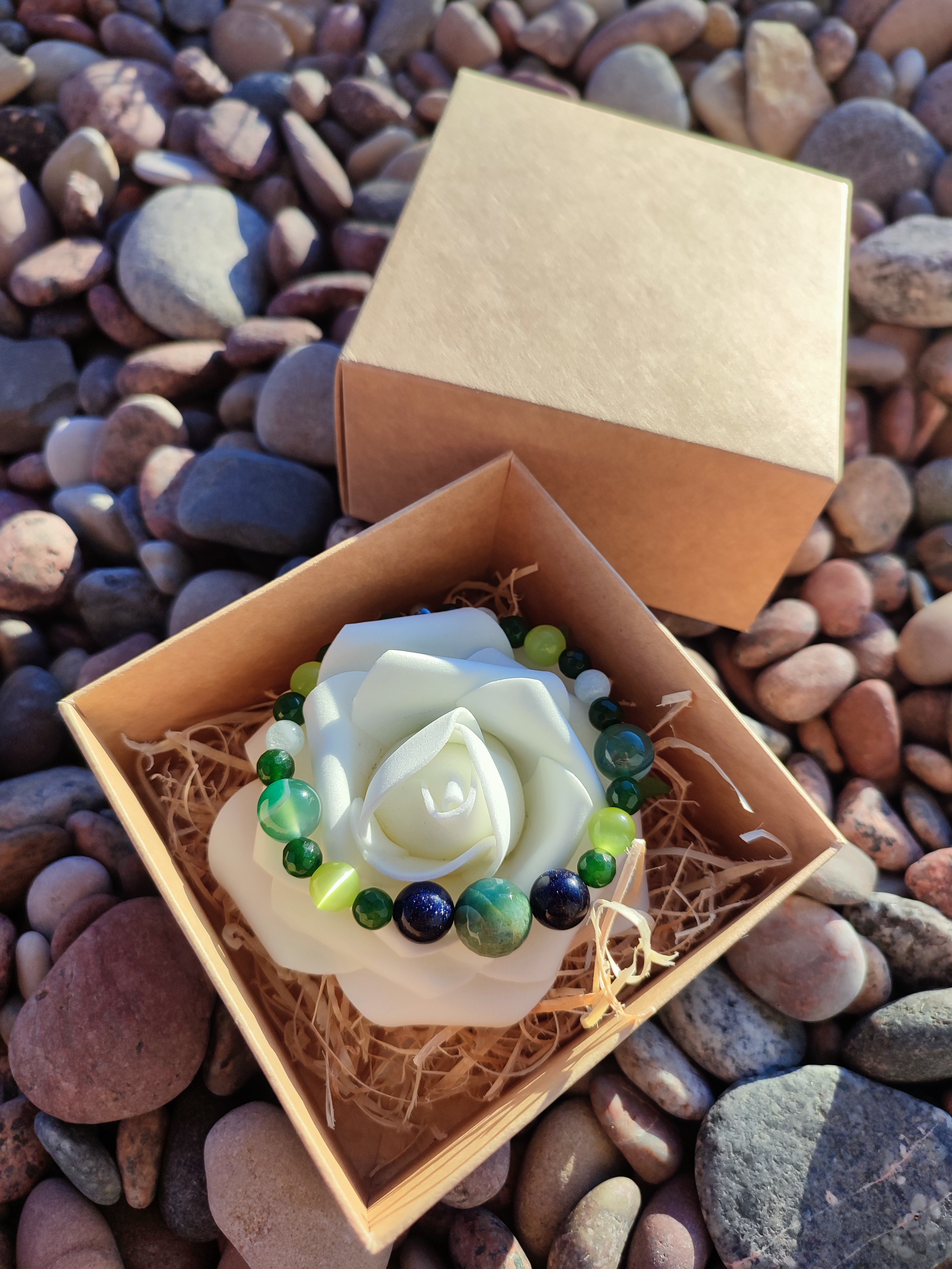 Rankų darbo apyrankė "Džiaugsmo magija" + AFIRMACIJA