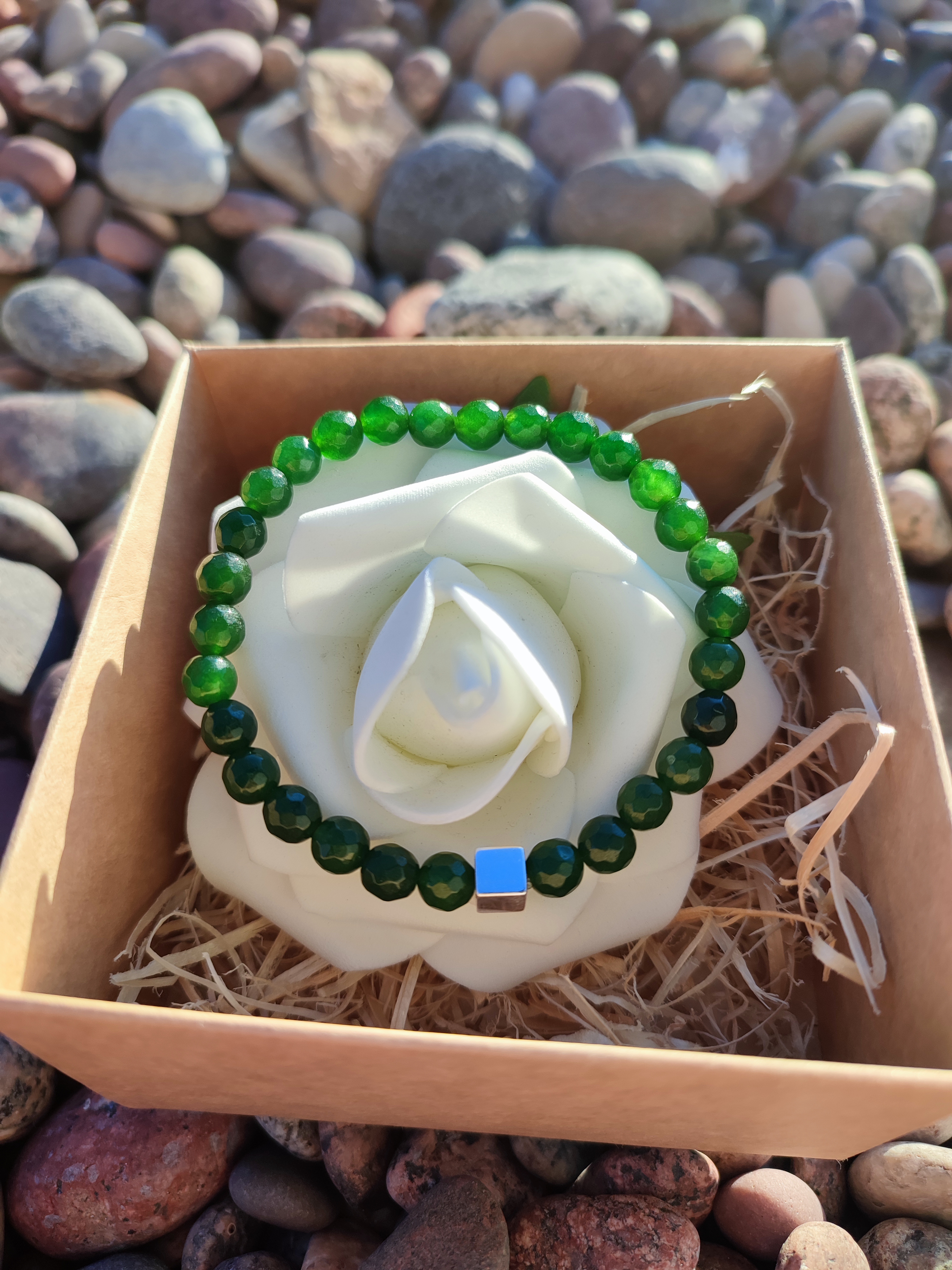 Rankų darbo apyrankė "Žaluma" + AFIRMACIJA