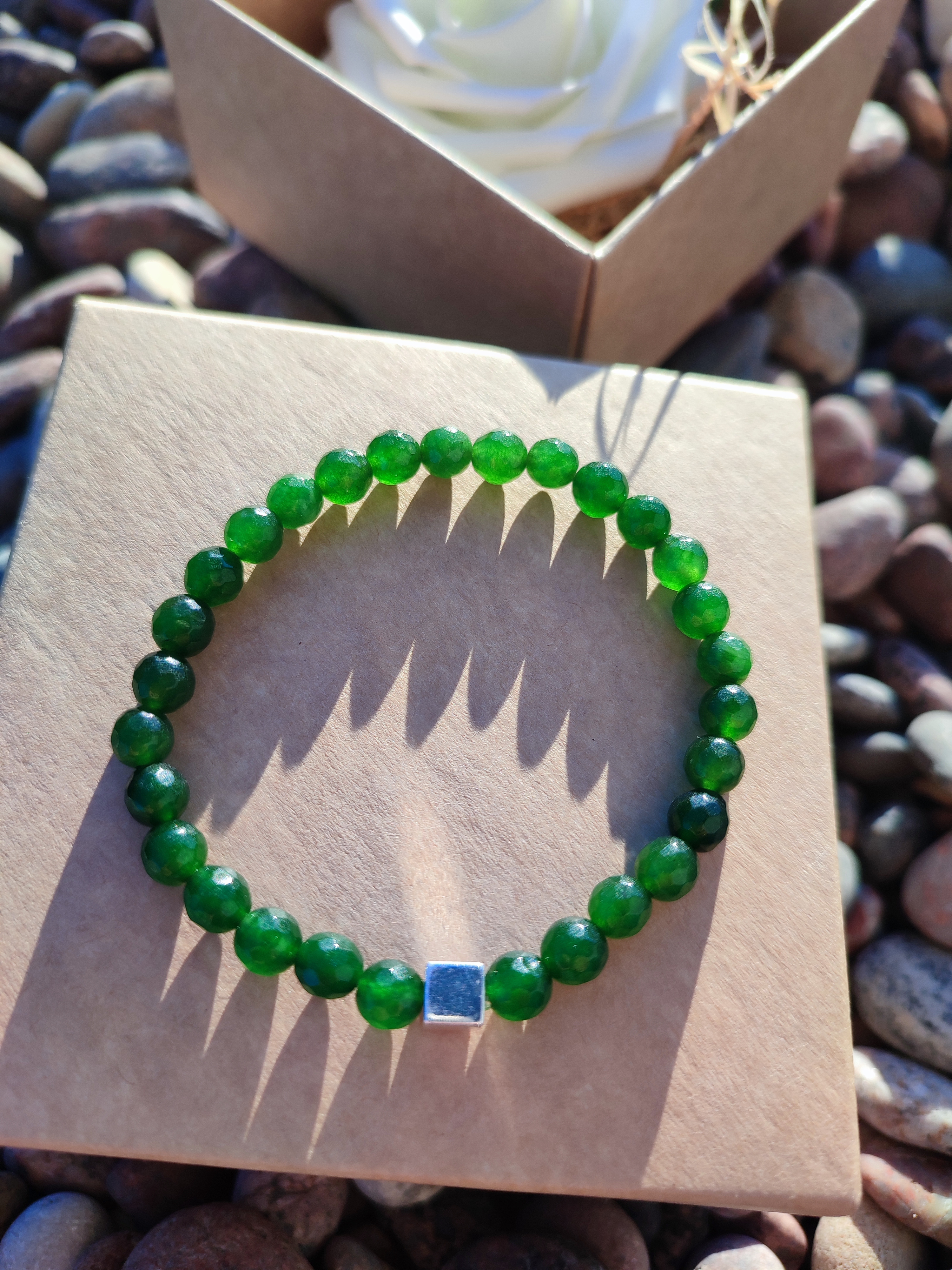 Rankų darbo apyrankė "Žaluma" + AFIRMACIJA