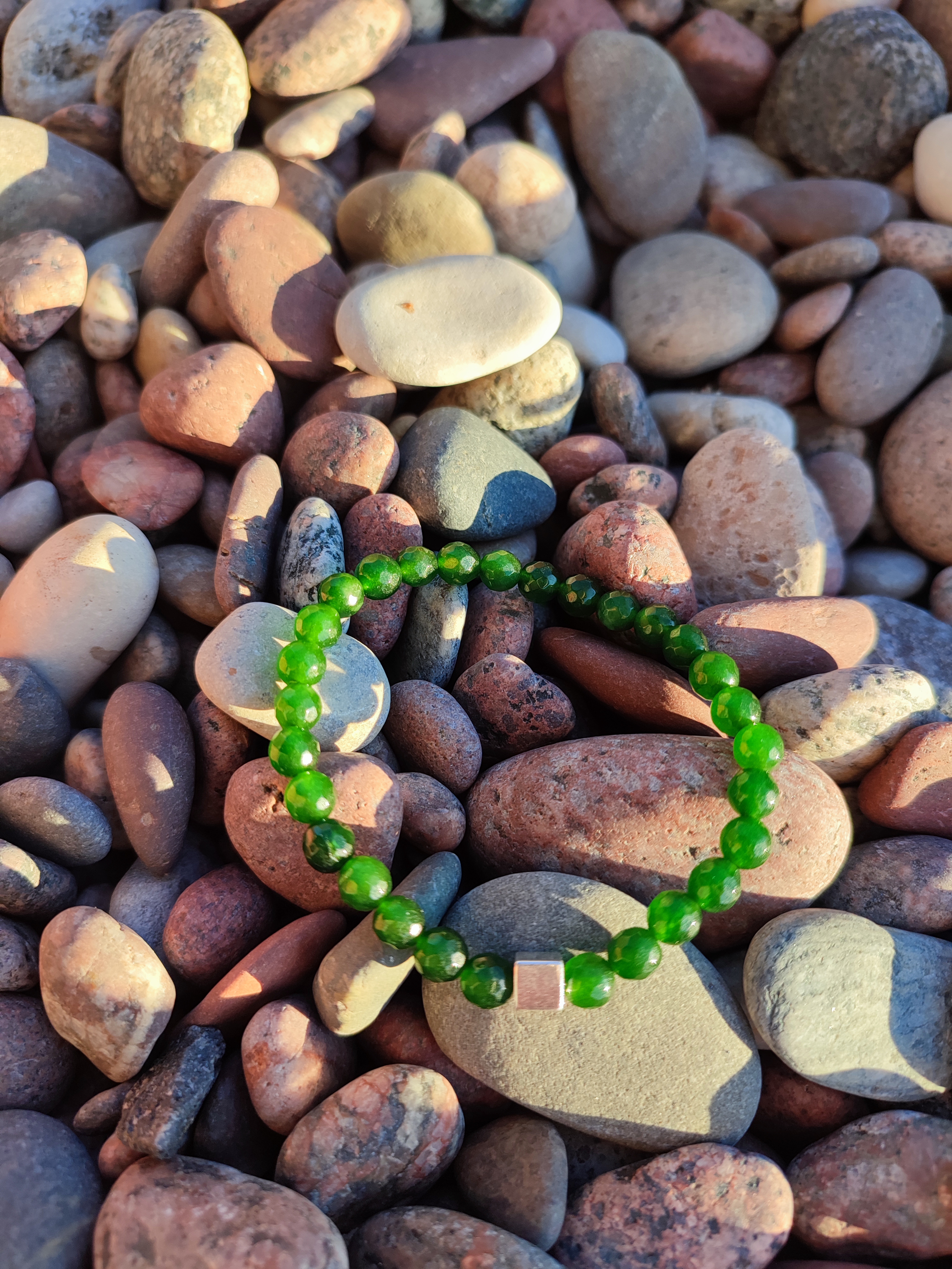 Rankų darbo apyrankė "Žaluma" + AFIRMACIJA