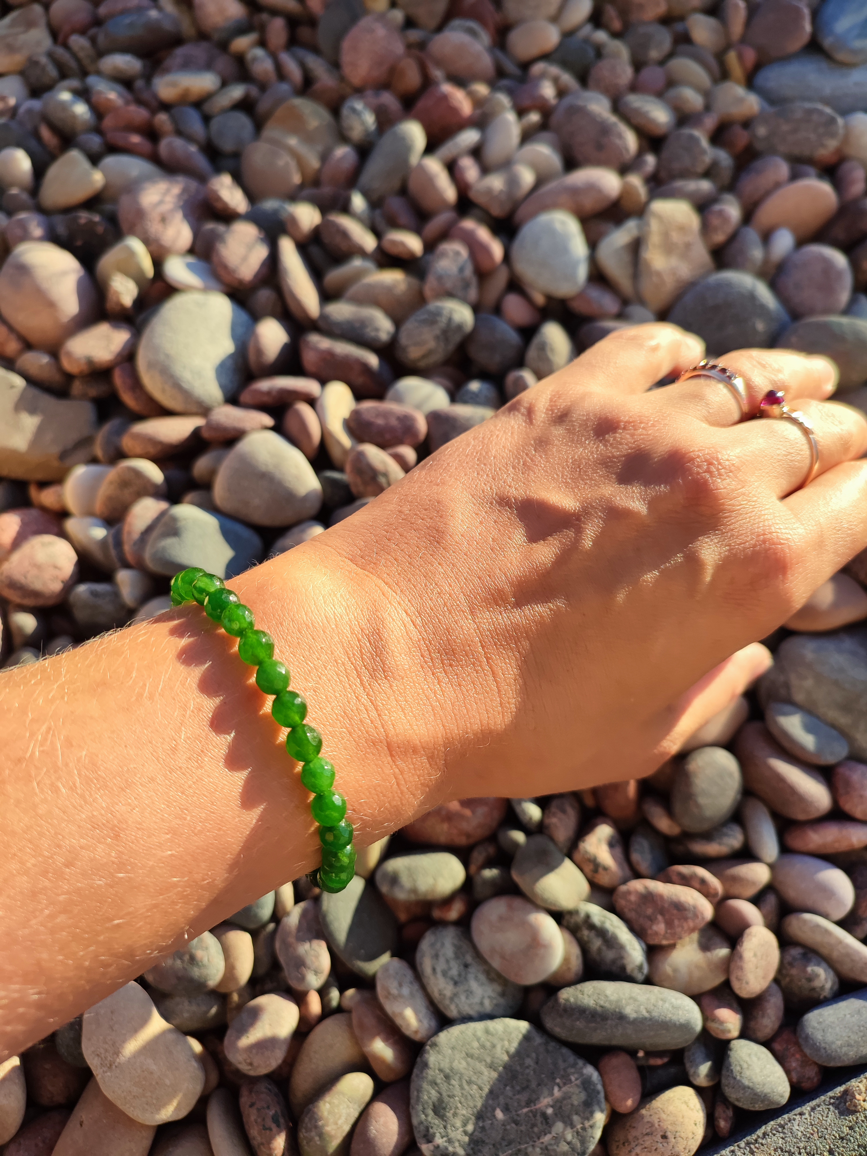 Rankų darbo apyrankė "Žaluma" + AFIRMACIJA